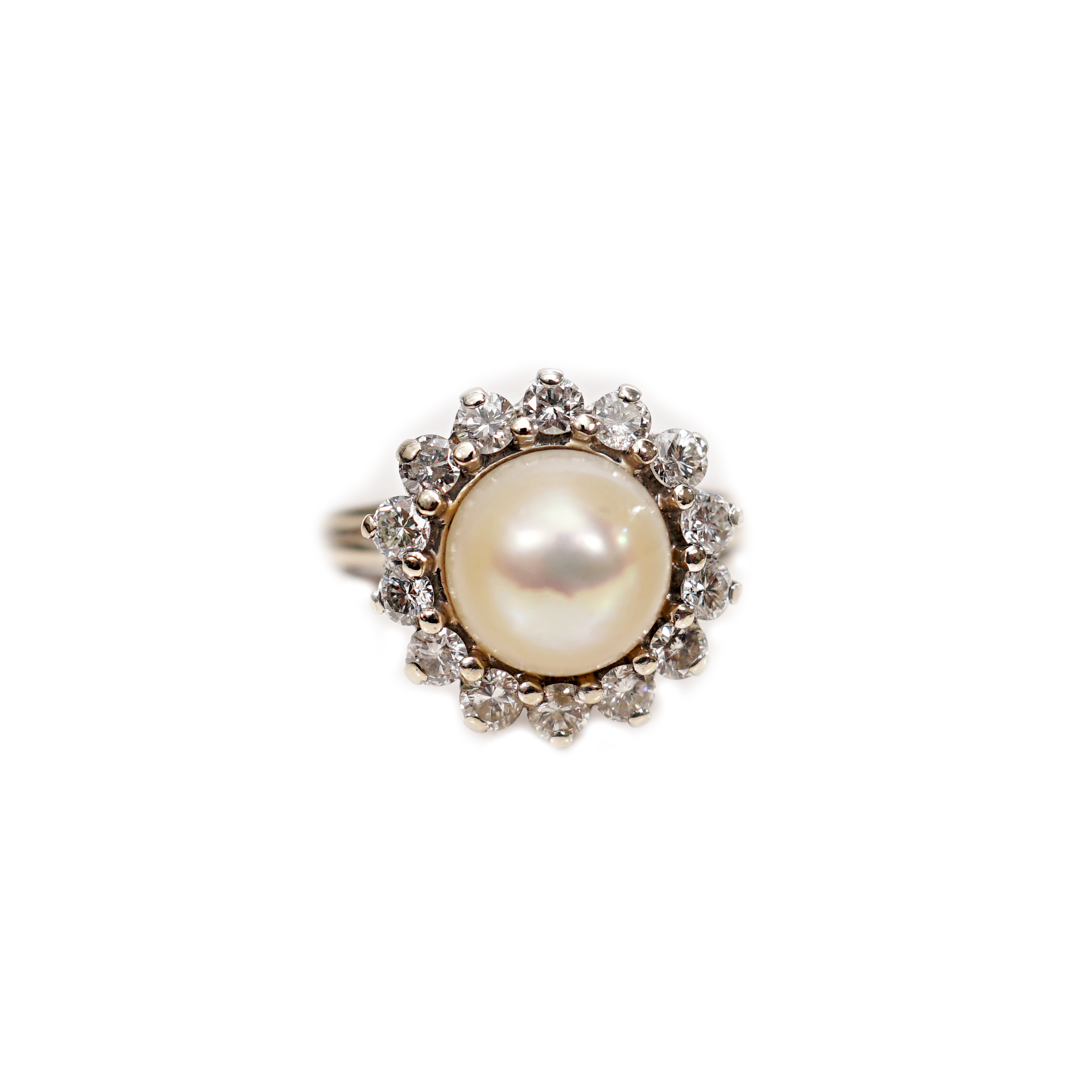 Zlatý prsten s brilianty a perlou