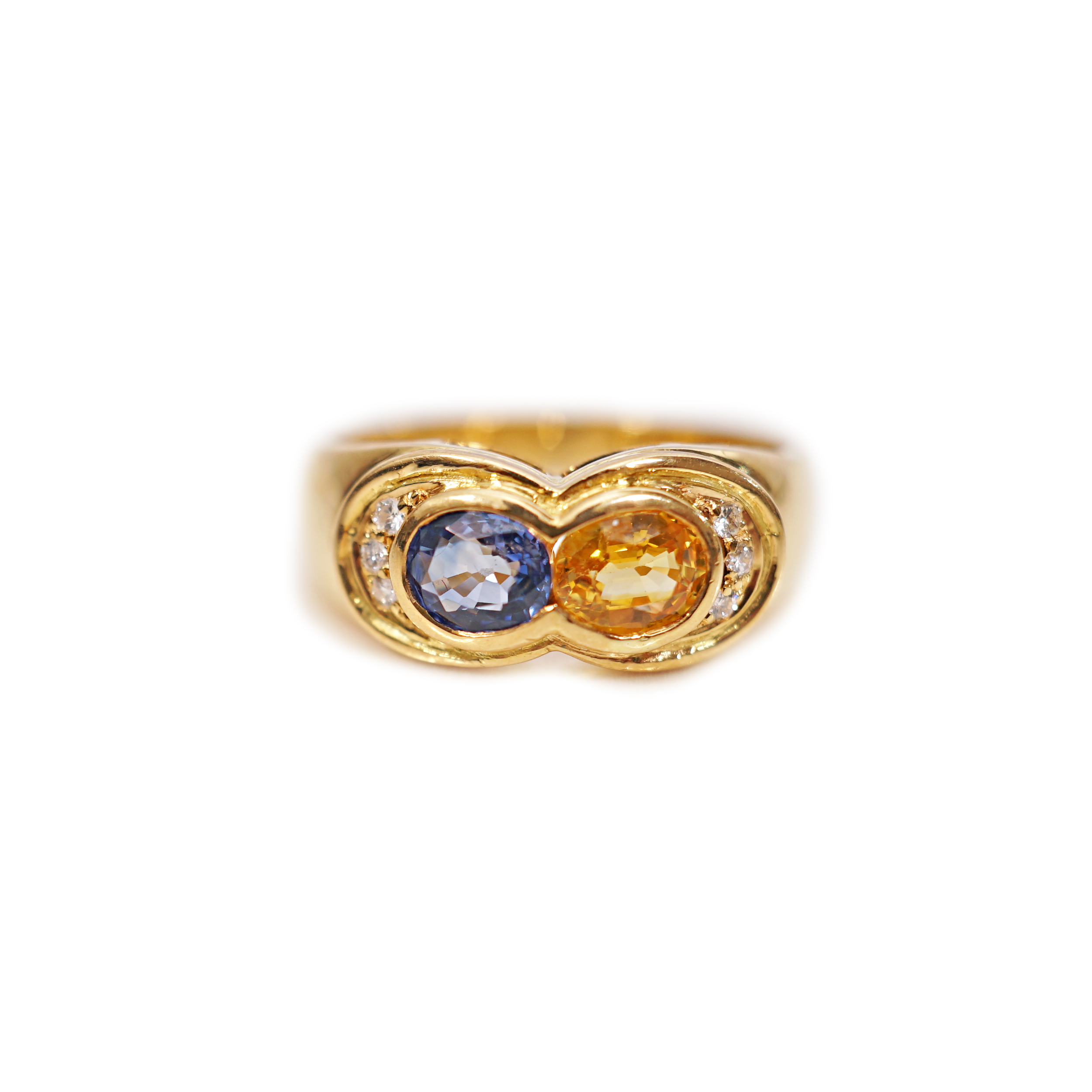 Zlatý prsten s modrým a žlutým safírem