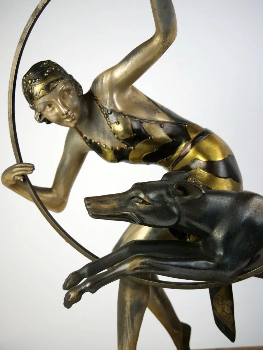 Figura tanečnice/artistky se psem - 2