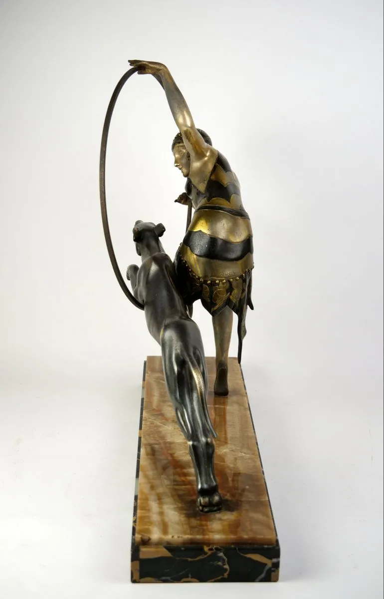 Figura tanečnice/artistky se psem - 3