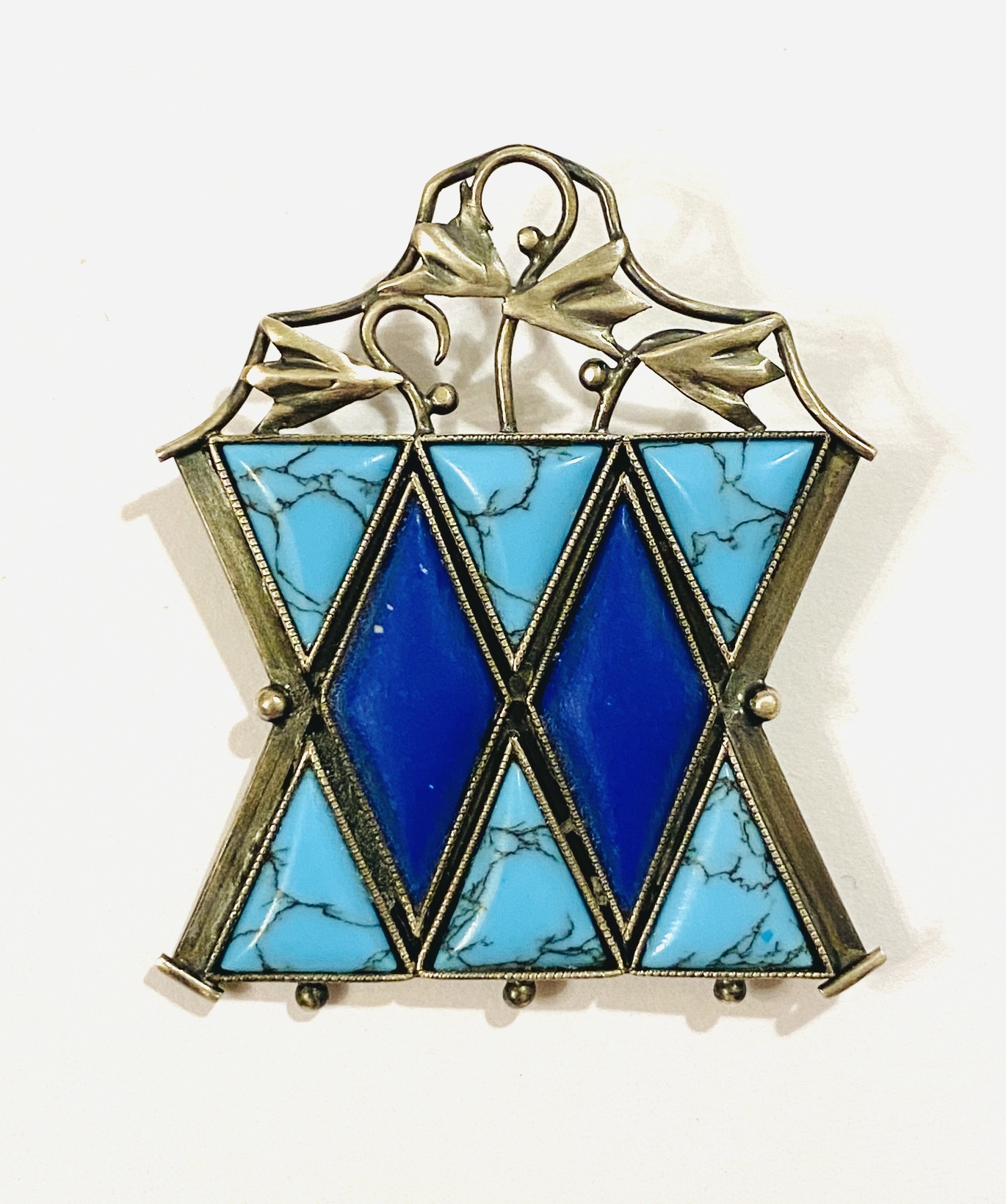 Stříbrná brož s lapis lazuli a tyrkysy – Wiener Werkstätte (replika)
