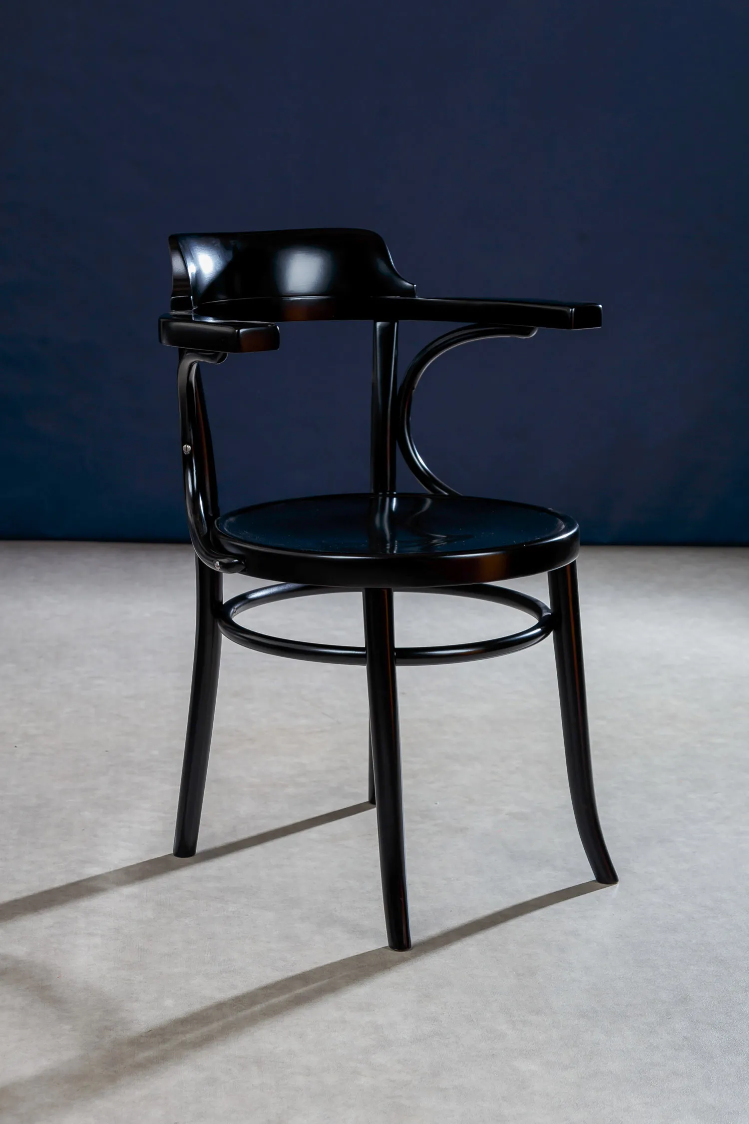 POLOKŘESÍLKO THONET - 1