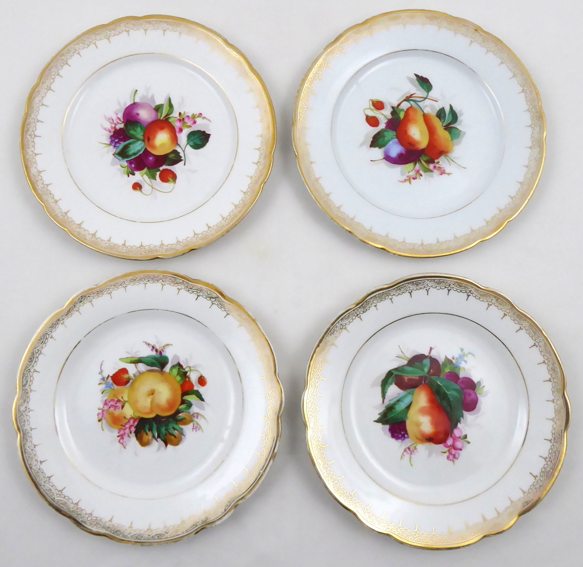Variace čtyř talířů s malovaným ovocem - 1
