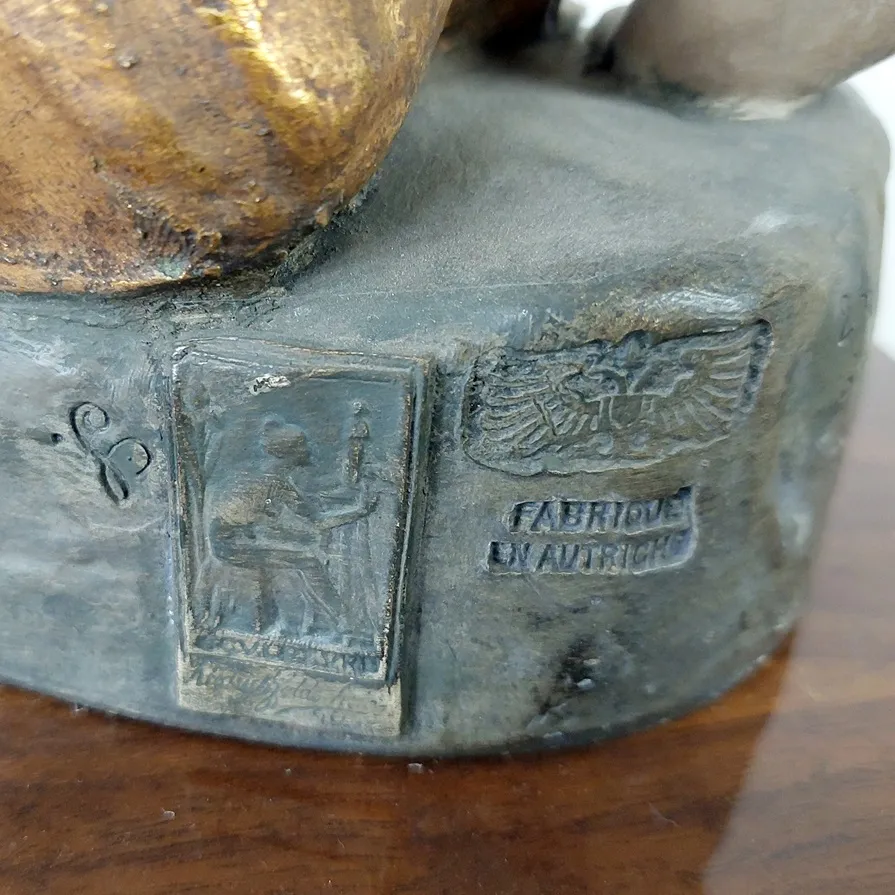 Keramická figura ženy – Goldscheider - 5