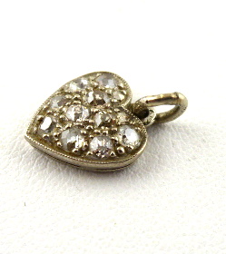 Přívěsek ve tvaru srdíčka z bílého zlata s přírodními diamanty - 2