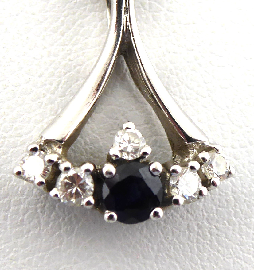 Zlatý náhrdelník s diamanty a modrým safírem - 3