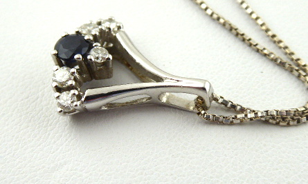 Zlatý náhrdelník s diamanty a modrým safírem - 6