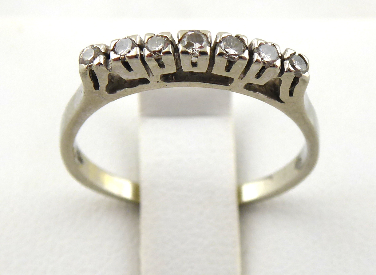 Prsten Riviéra z bílého zlata se 7 přírodními diamanty - 2