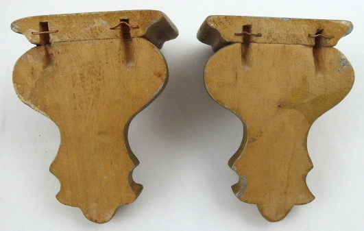 Dvě malé dřevěné nástěnné konzole - 4