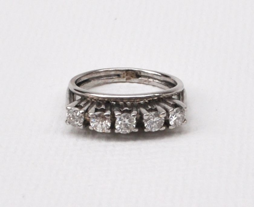 Zlatý prsten s diamanty, 0,71 ct