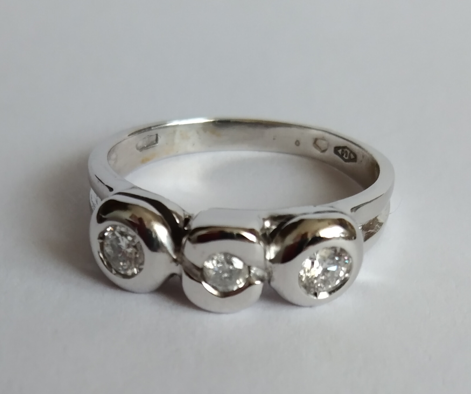 Zlatý prsten s diamanty, 0,34 ct