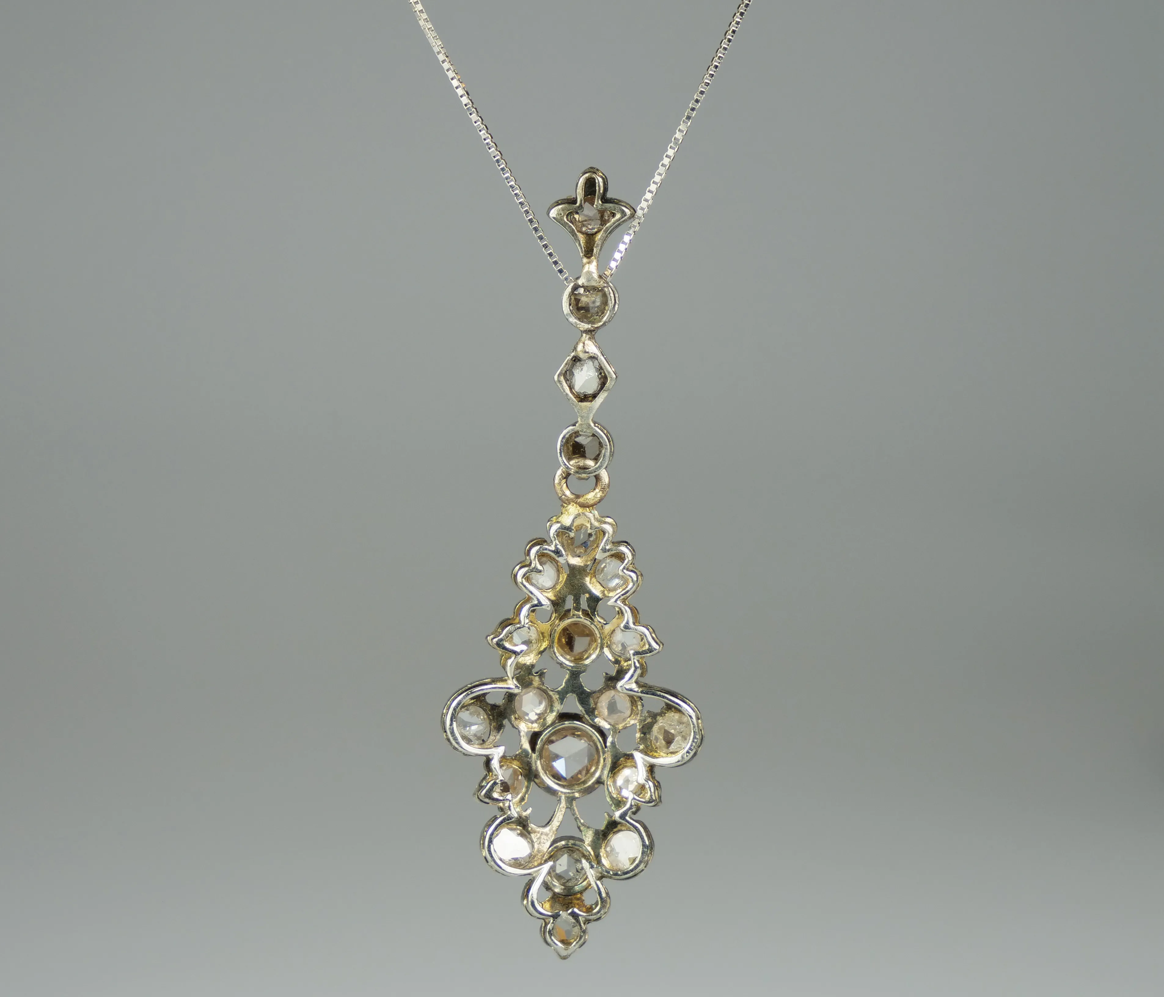 Zlatý náhrdelník s diamanty, 0,74 ct - 3