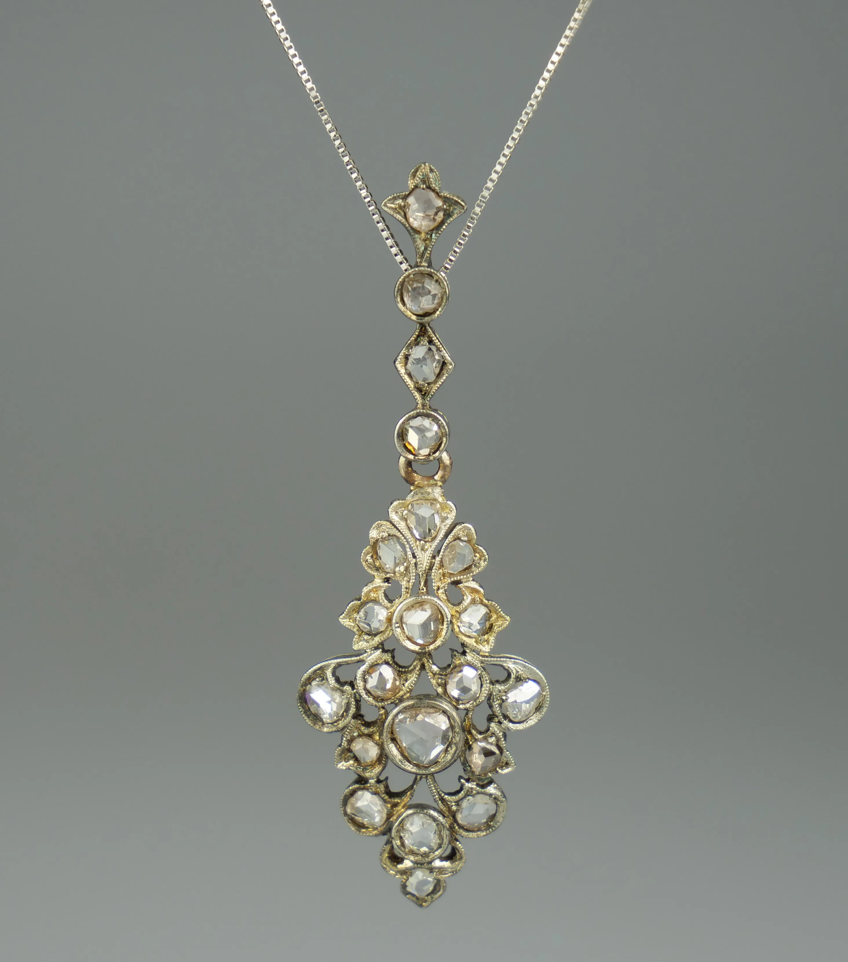 Zlatý náhrdelník s diamanty, 0,74 ct - 1