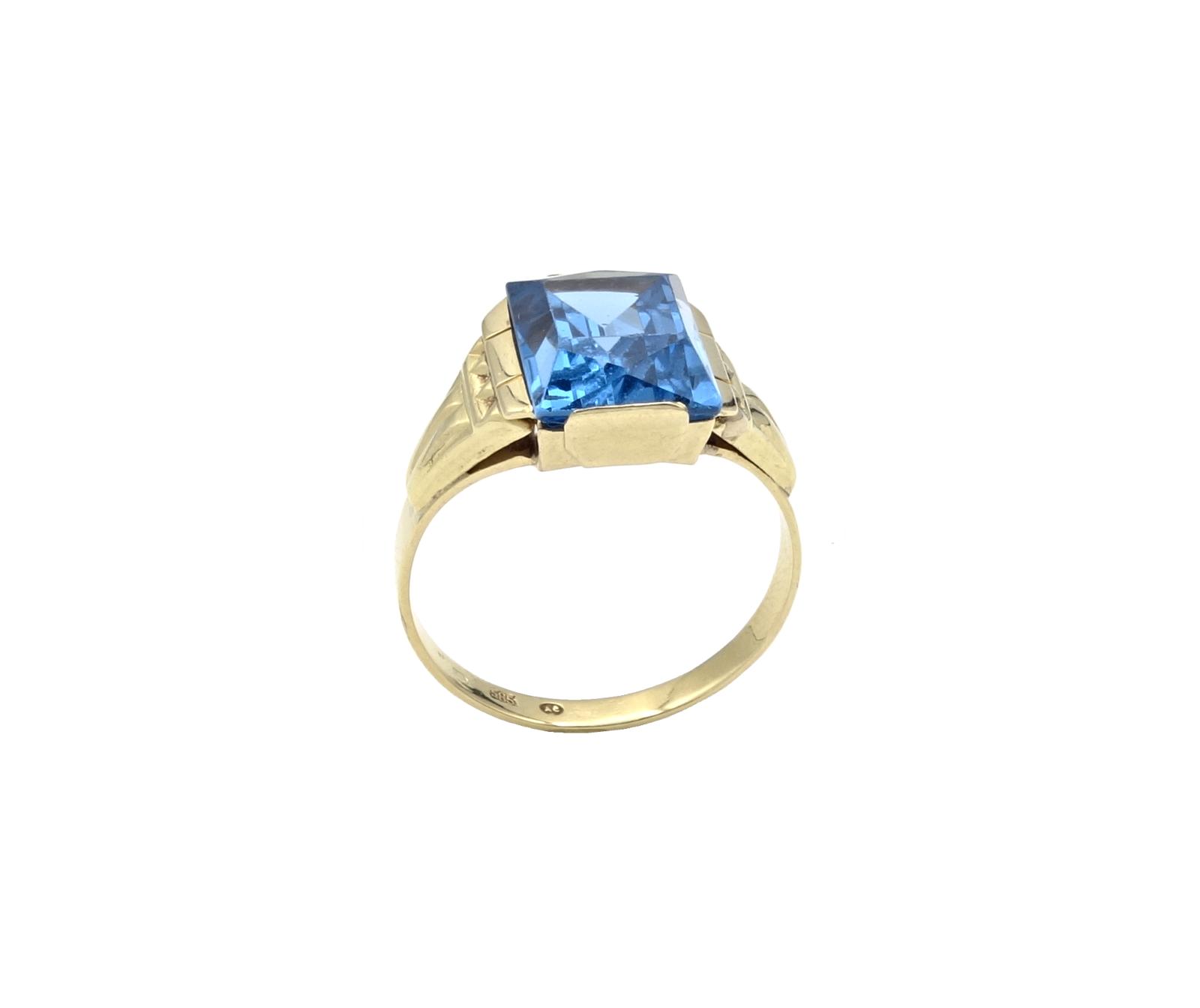 Zlatý prsten s modrým kamenem - 2