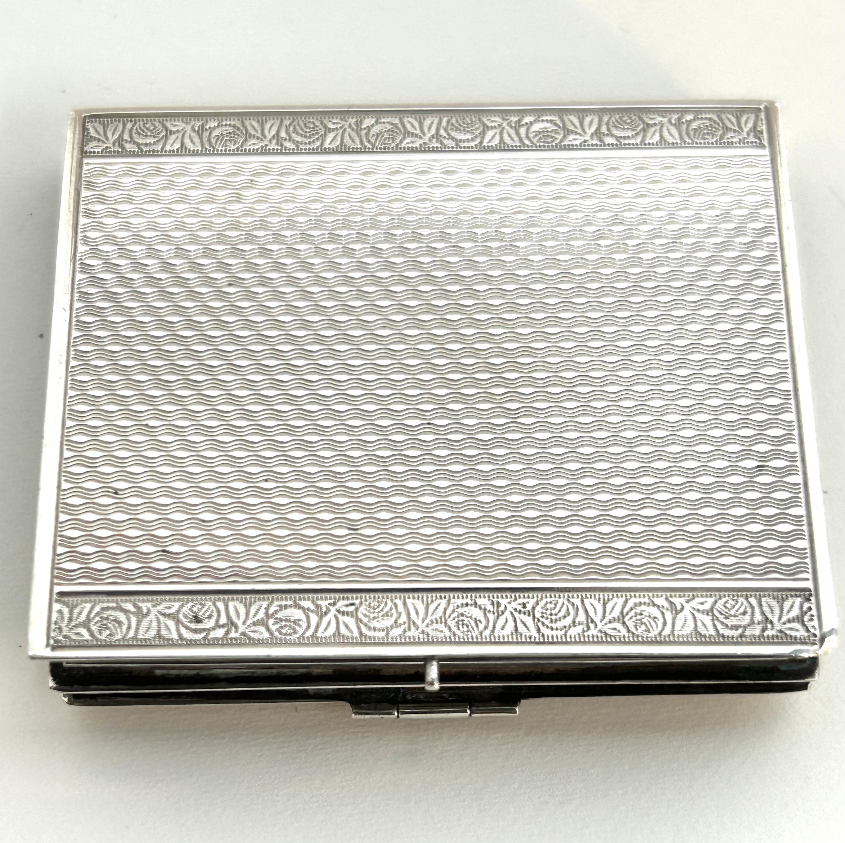 Stříbrná kapesní miniaturní fotokniha