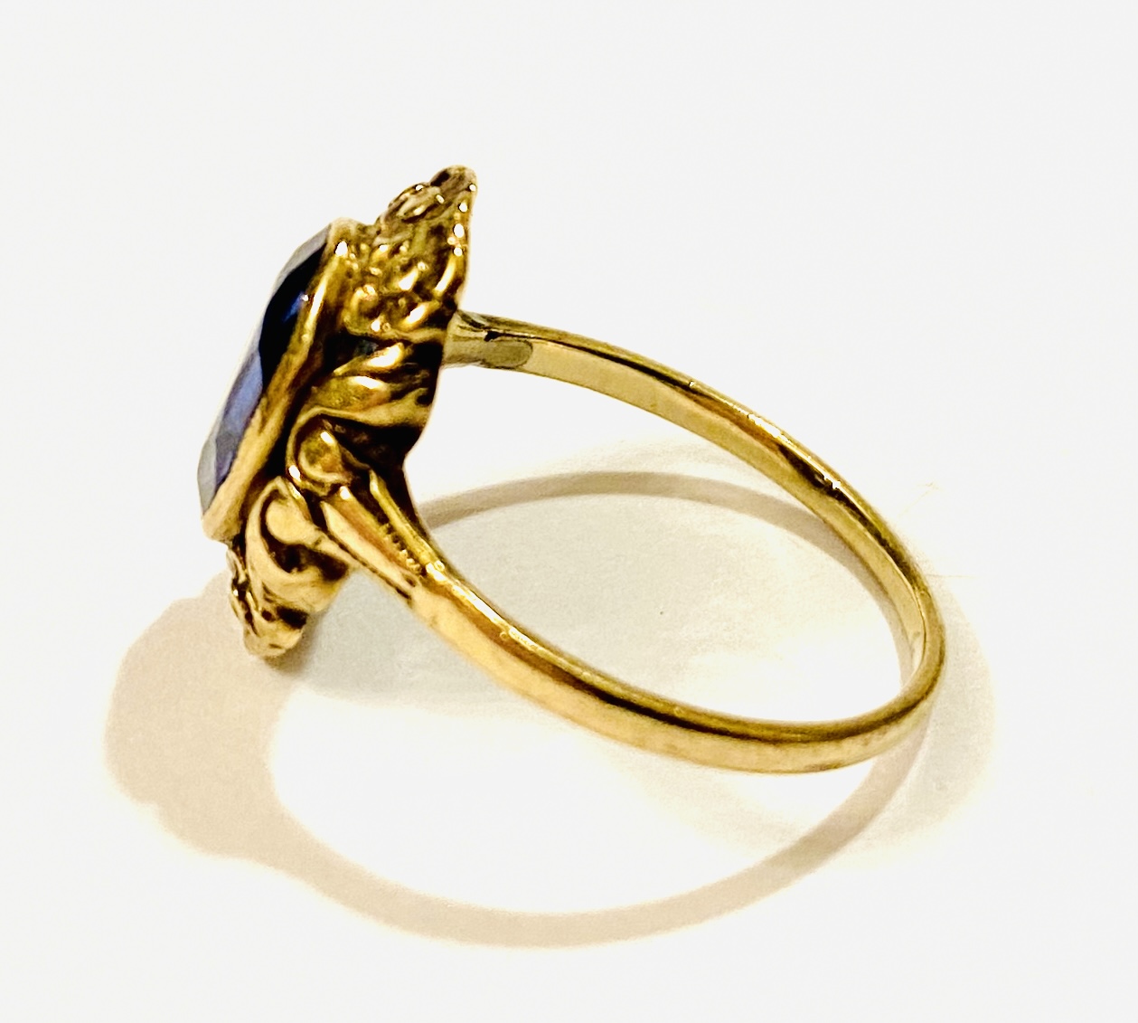 Zlatý secesní prsten se safírem - 4