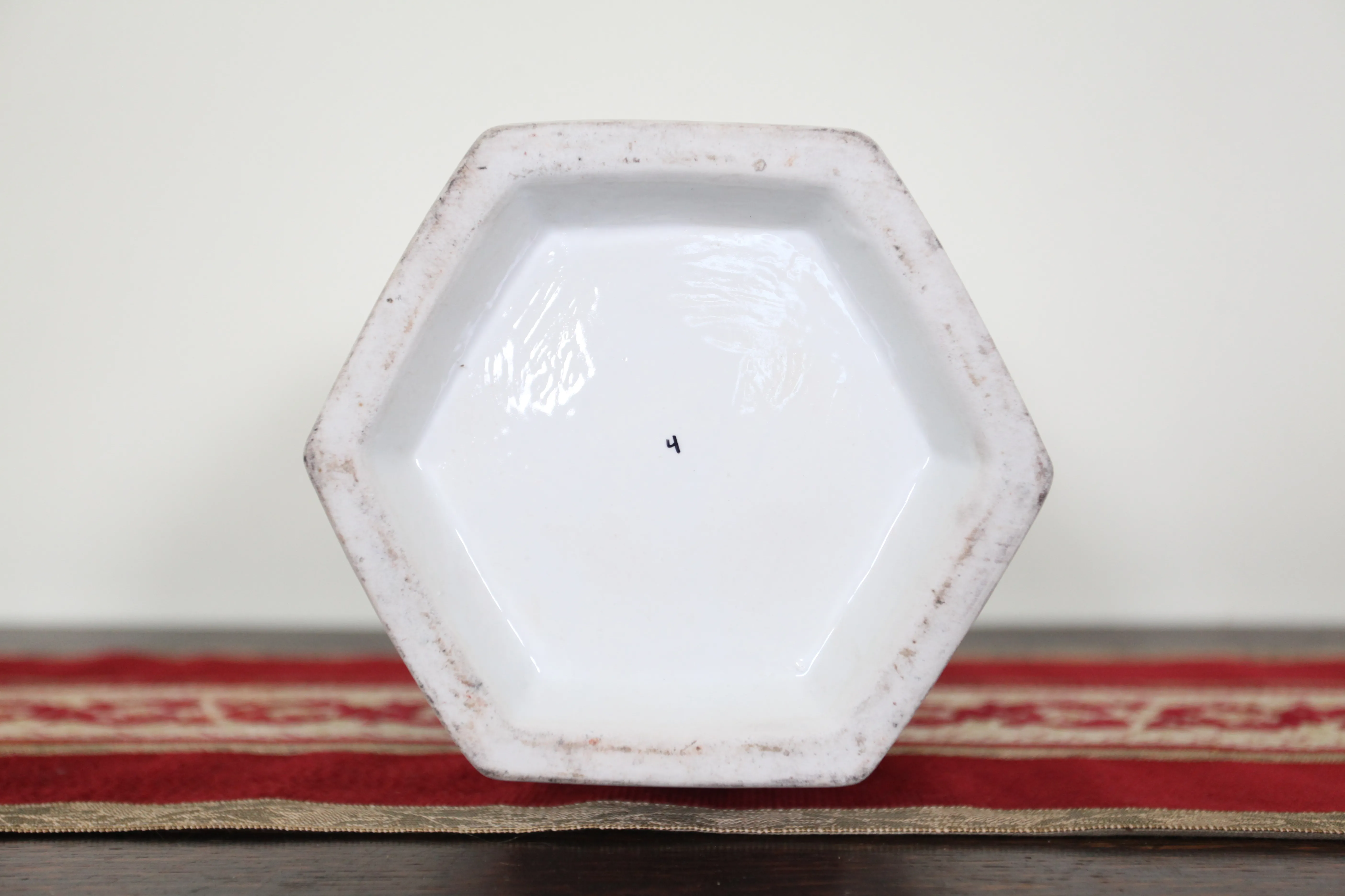 Ručně malovaná čínská váza, hexagon - 6