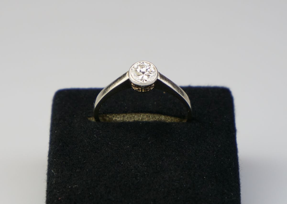 Zlatý prsten s diamantem - 3