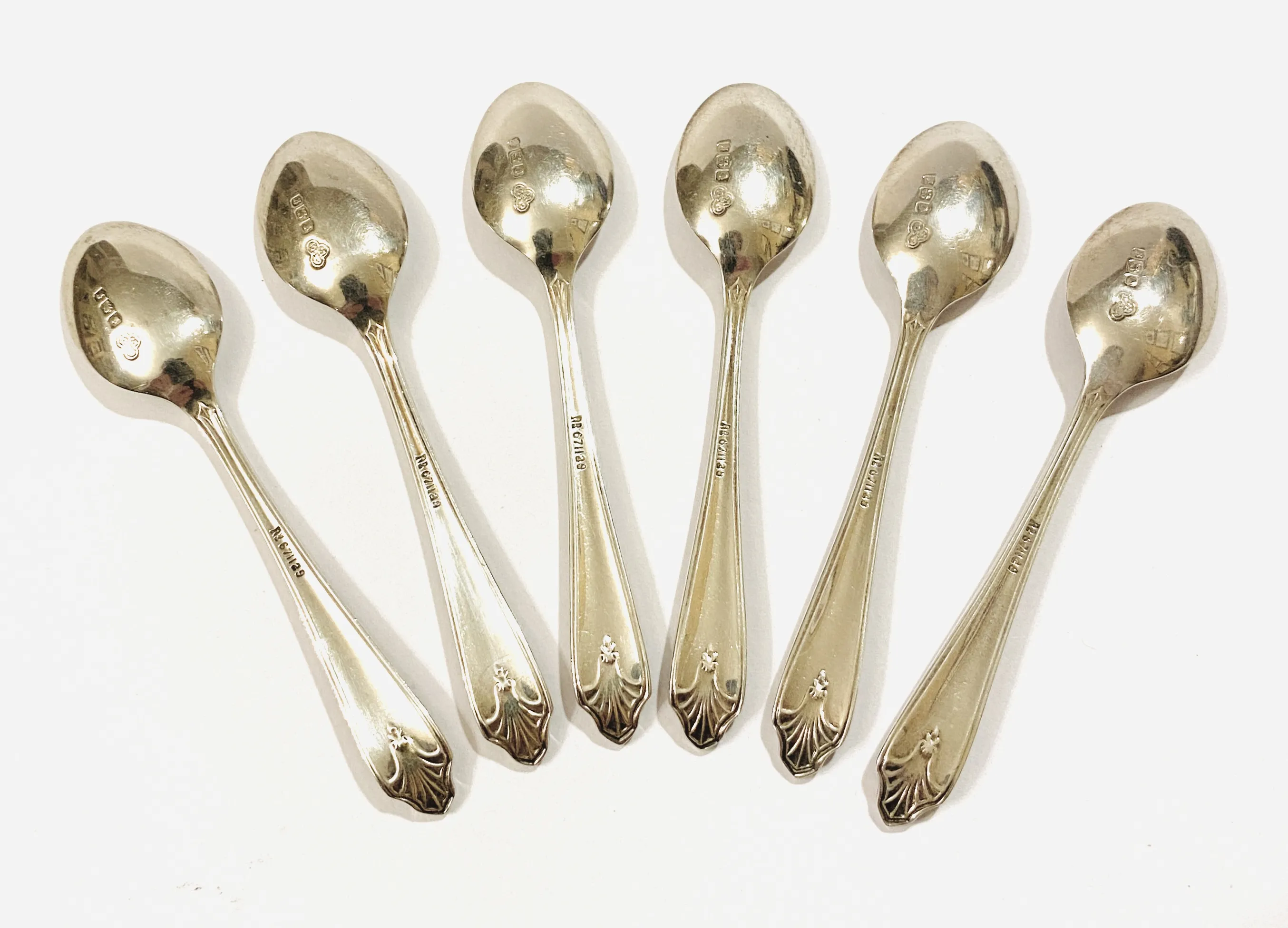 Souprava 6 stříbrných moka lžiček v etui – Goldsmiths & Silversmiths Company - 4