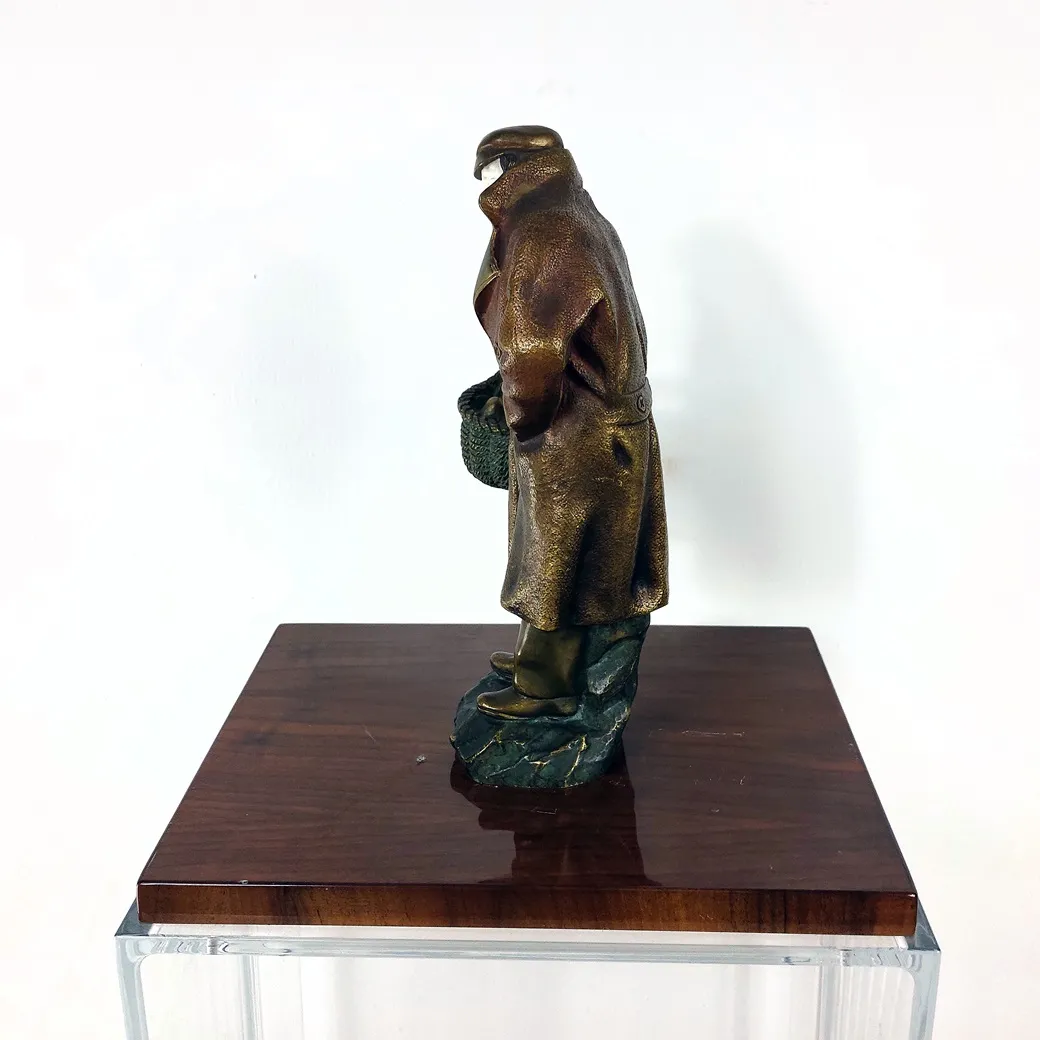 Bronzová figura muže - 2