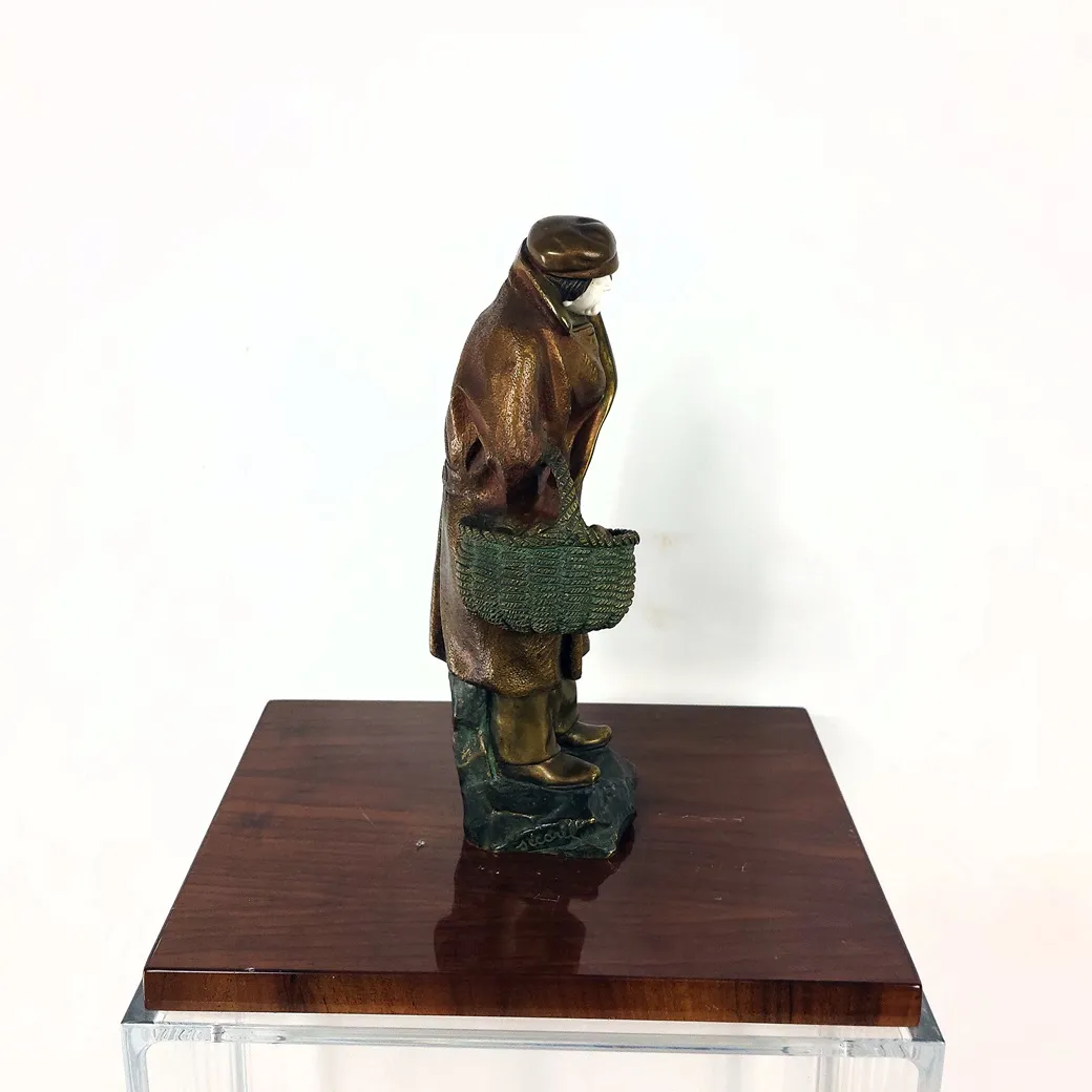 Bronzová figura muže - 4