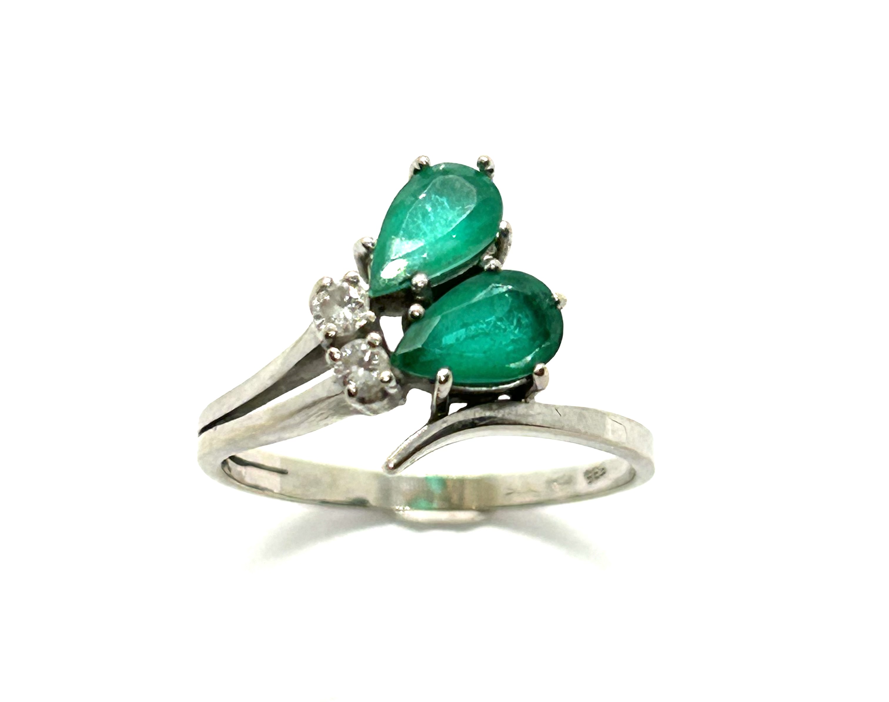 Zlatý prsten se zelenými akvamaríny a brilianty