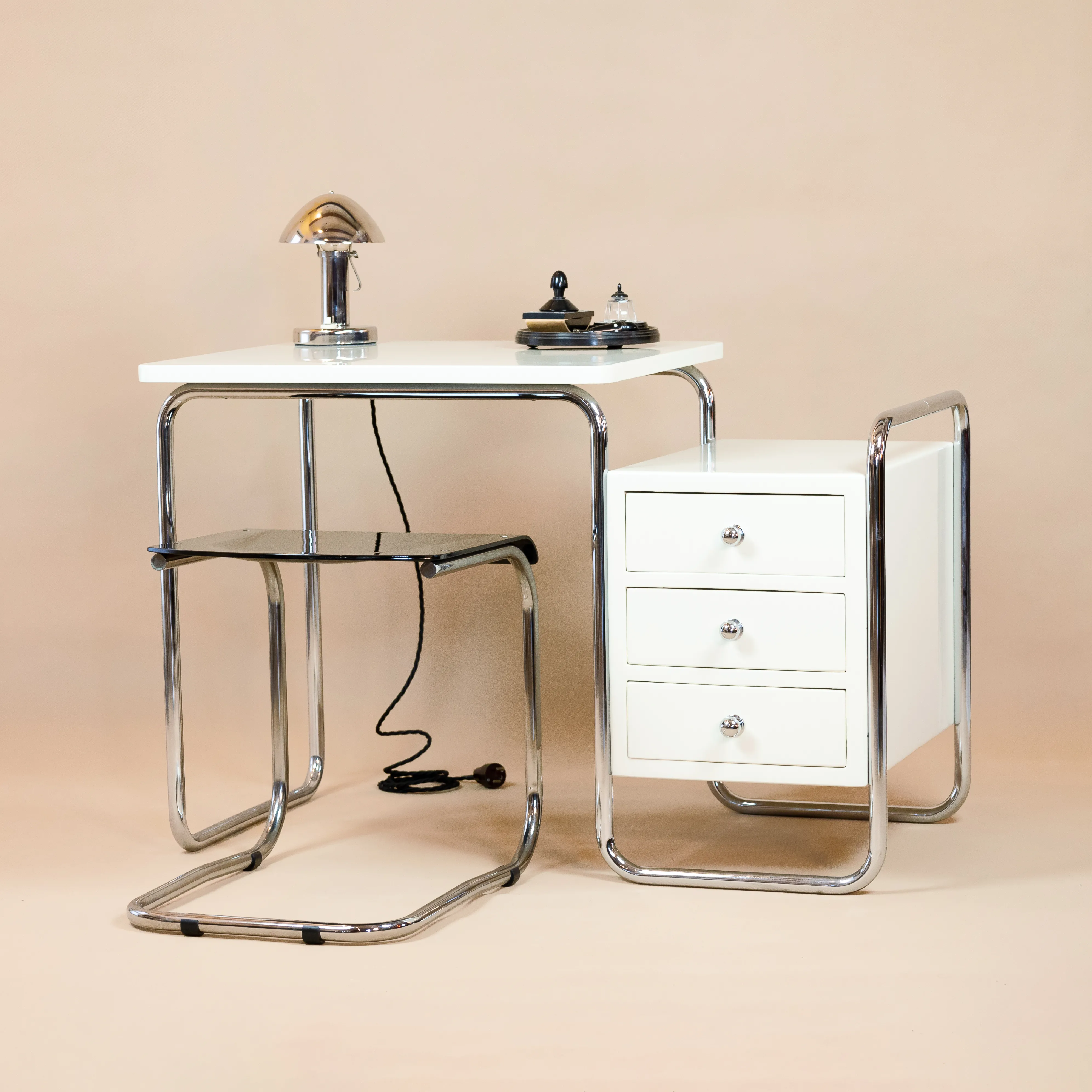 Dámský psací stolek – Bauhaus