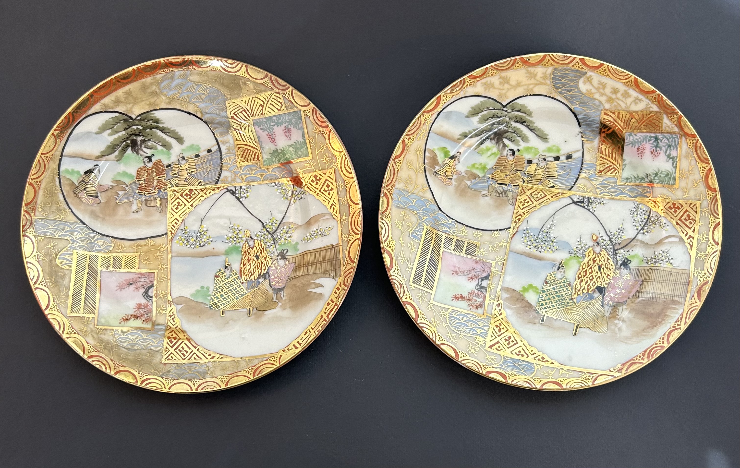 Dva japonské ručně malované porcelánové zlacené talířky