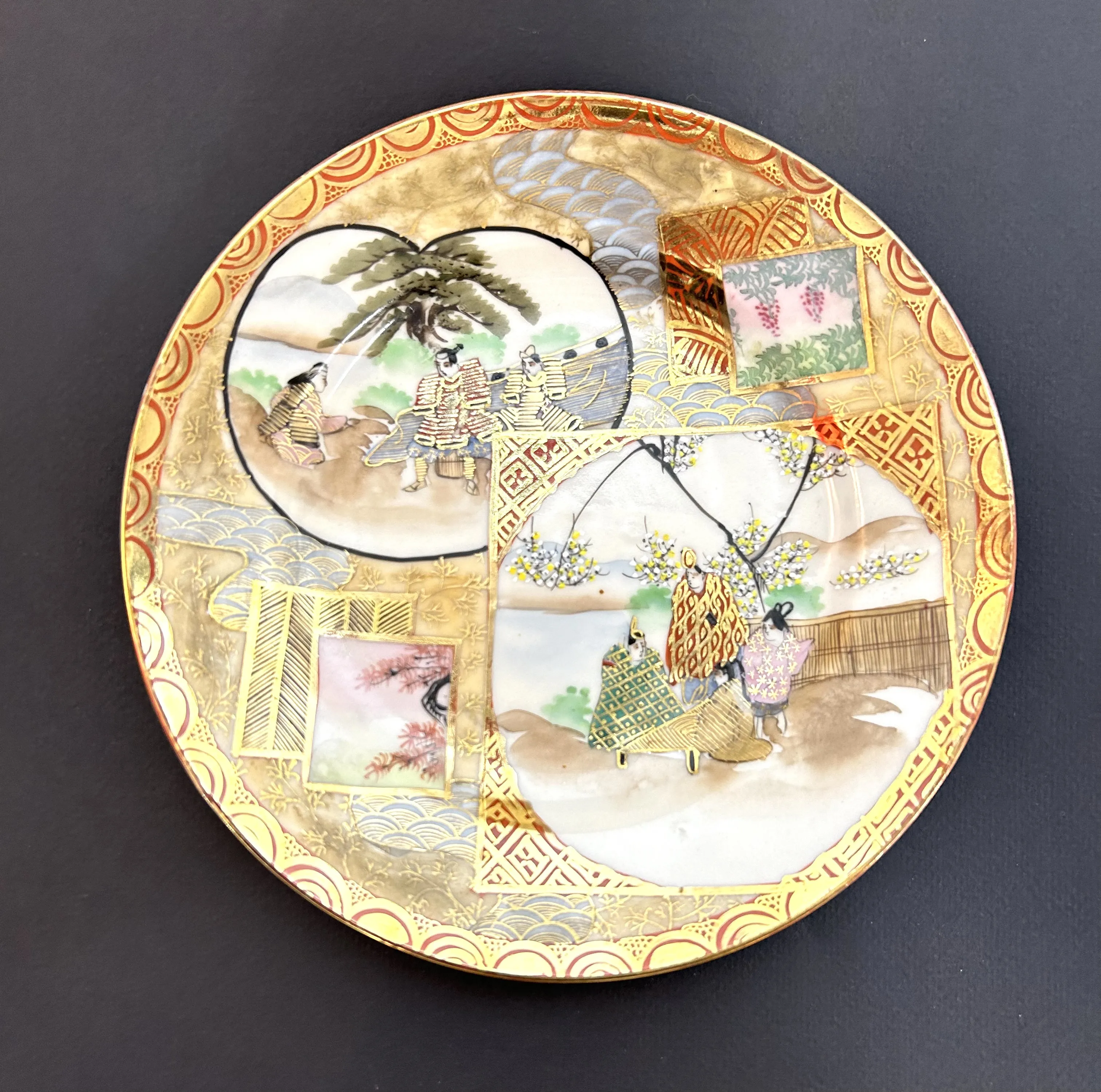Dva japonské ručně malované porcelánové zlacené talířky - 3