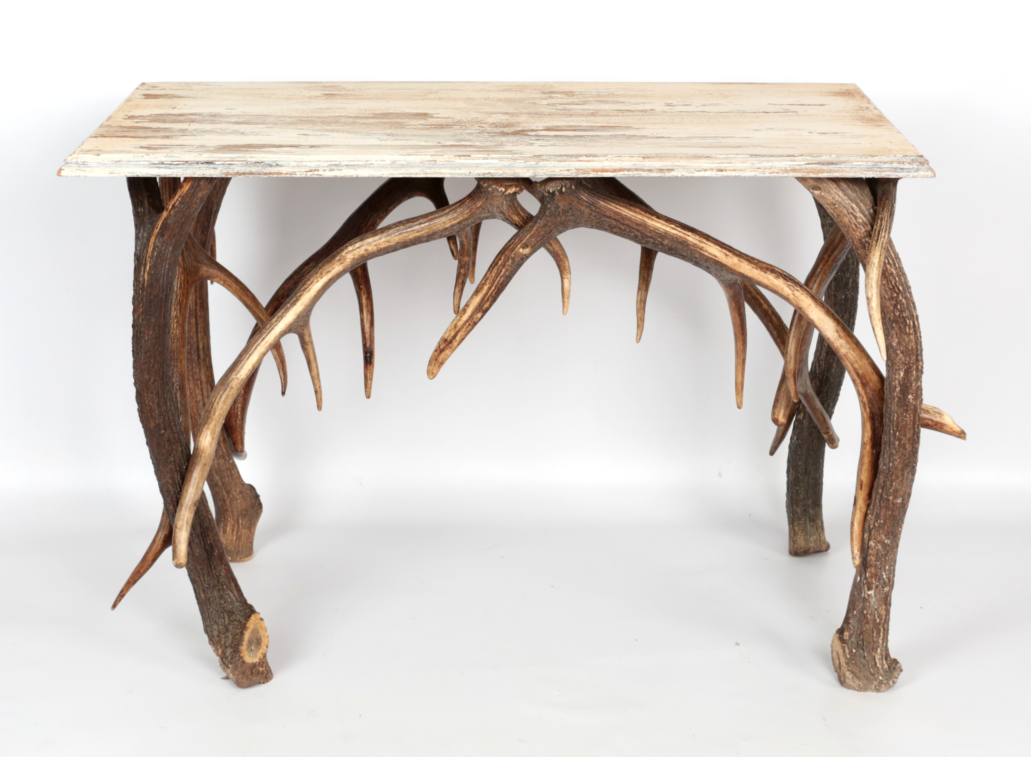 Konferenční stolek z jeleního paroží