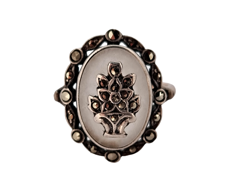 Stříbrný prsten s markazitovou kyticí