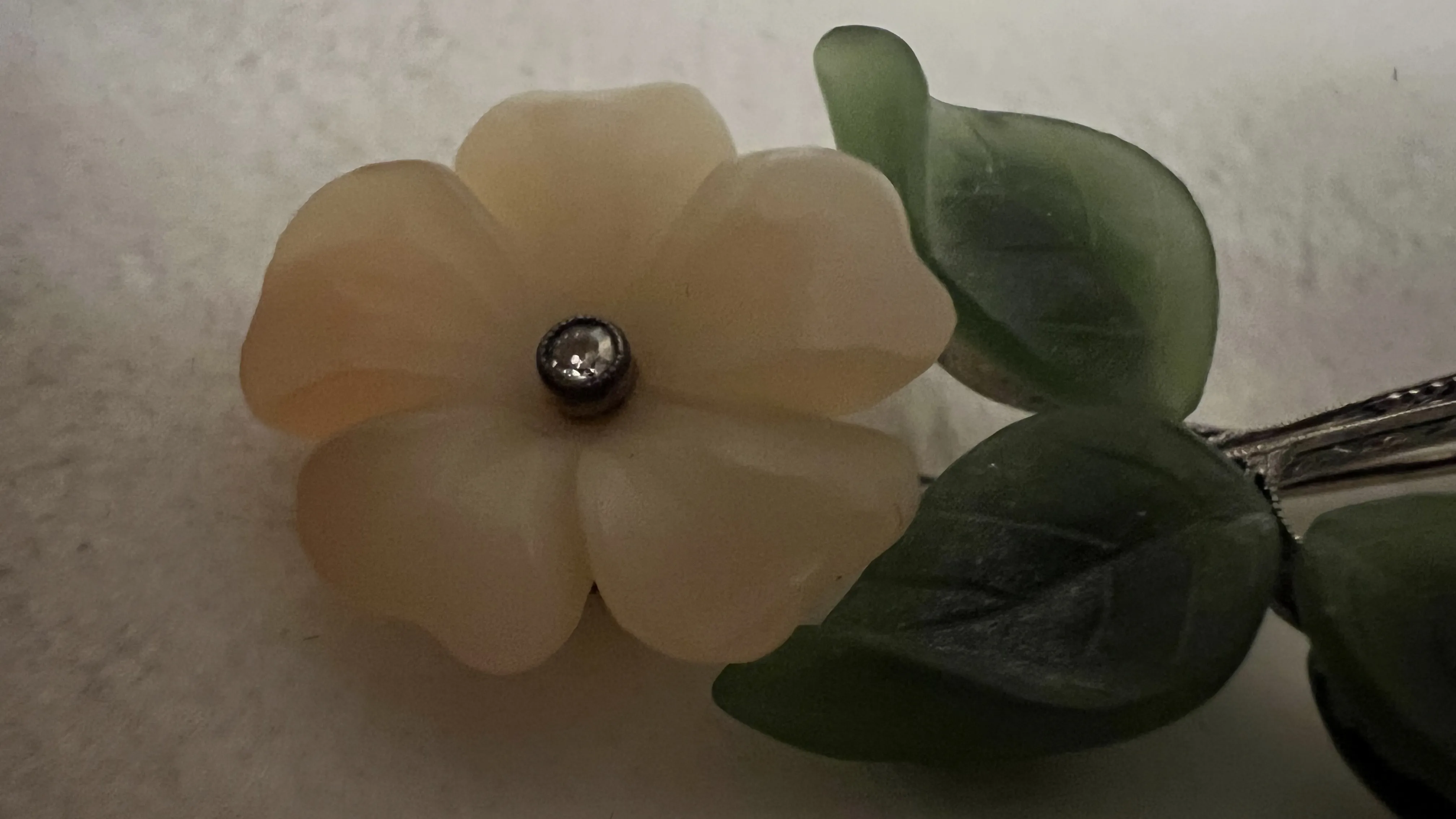 Zlatá brož s nefritem, chalcedonem a diamanty - 3