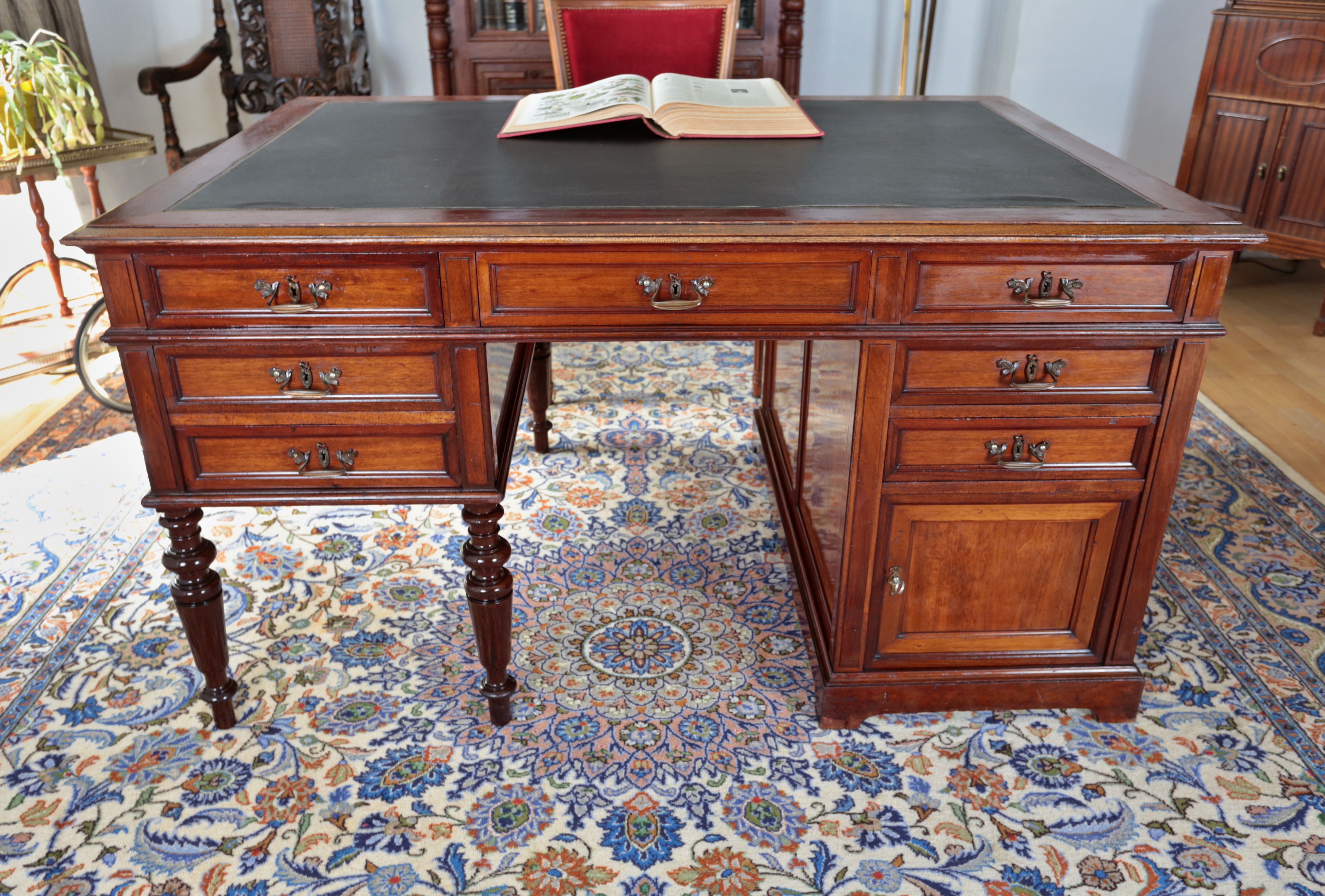 Starožitný neoklasicistní francouzský psací stůl Ludvík XVI.