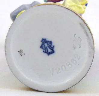 Volkstedt Rudolstadt – Dívka s lahví vína - 4