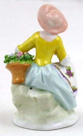 Sitzendorf – Sedící dívka s růžemi - 3