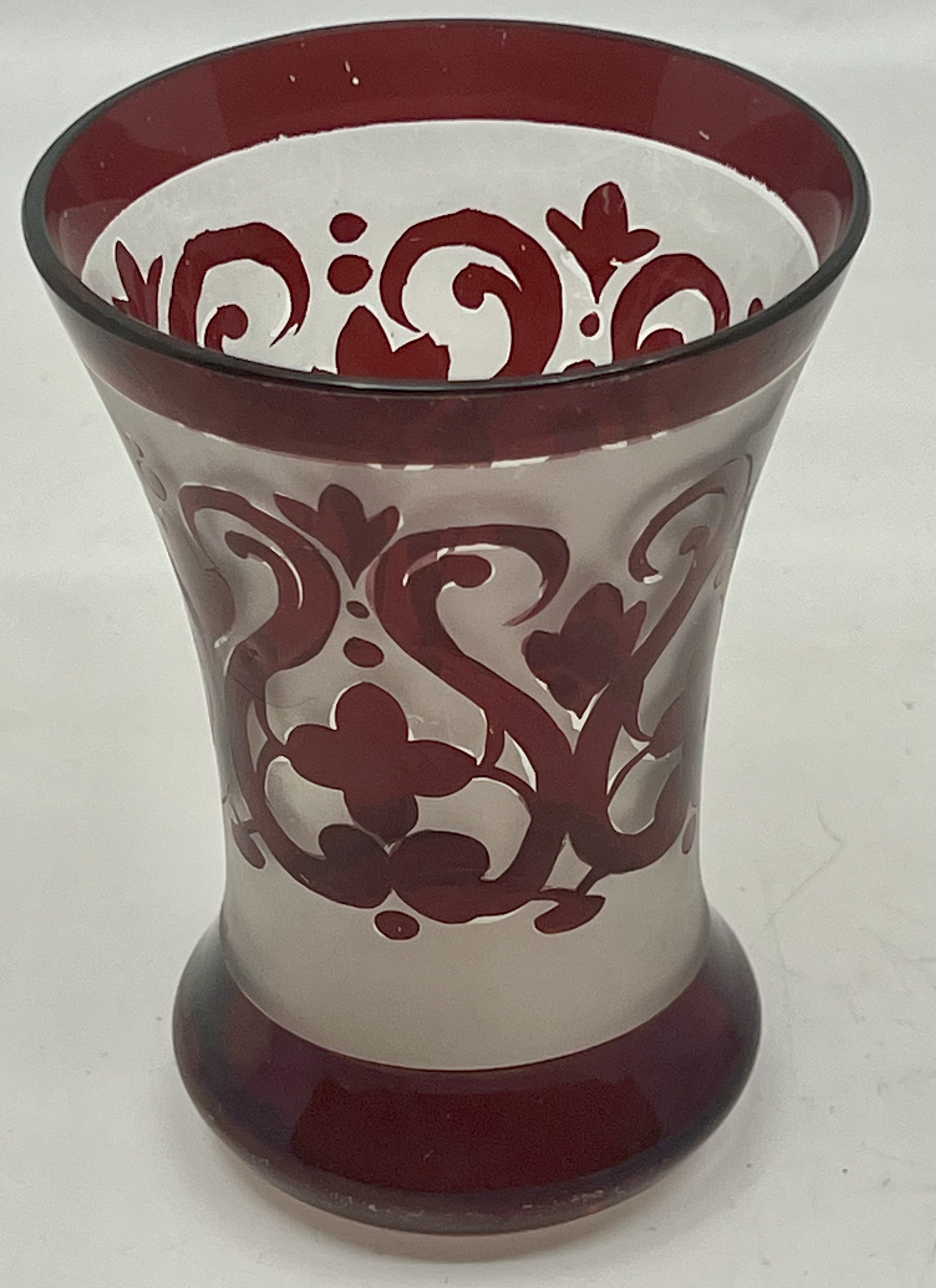 Starožitný pohárek s rubínovou lazurou