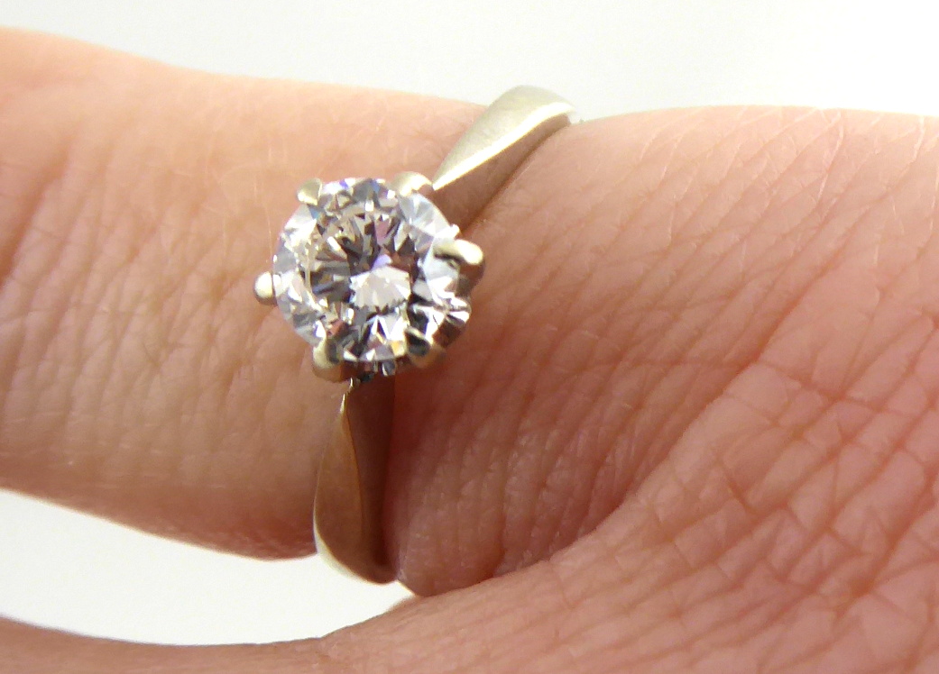 Zlatý prsten se solitérním diamantem – 0,50 ct