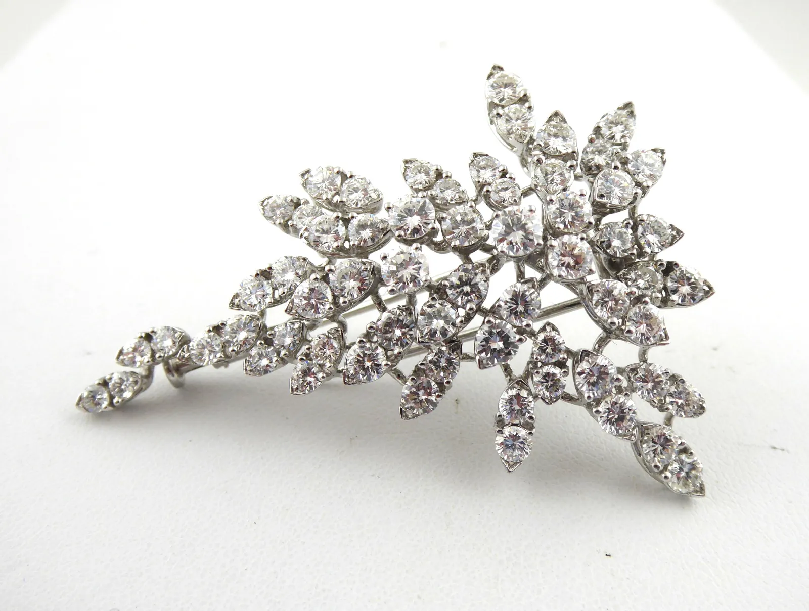Luxusní brož s 68 přírodními diamanty – 8,80 ct - 1