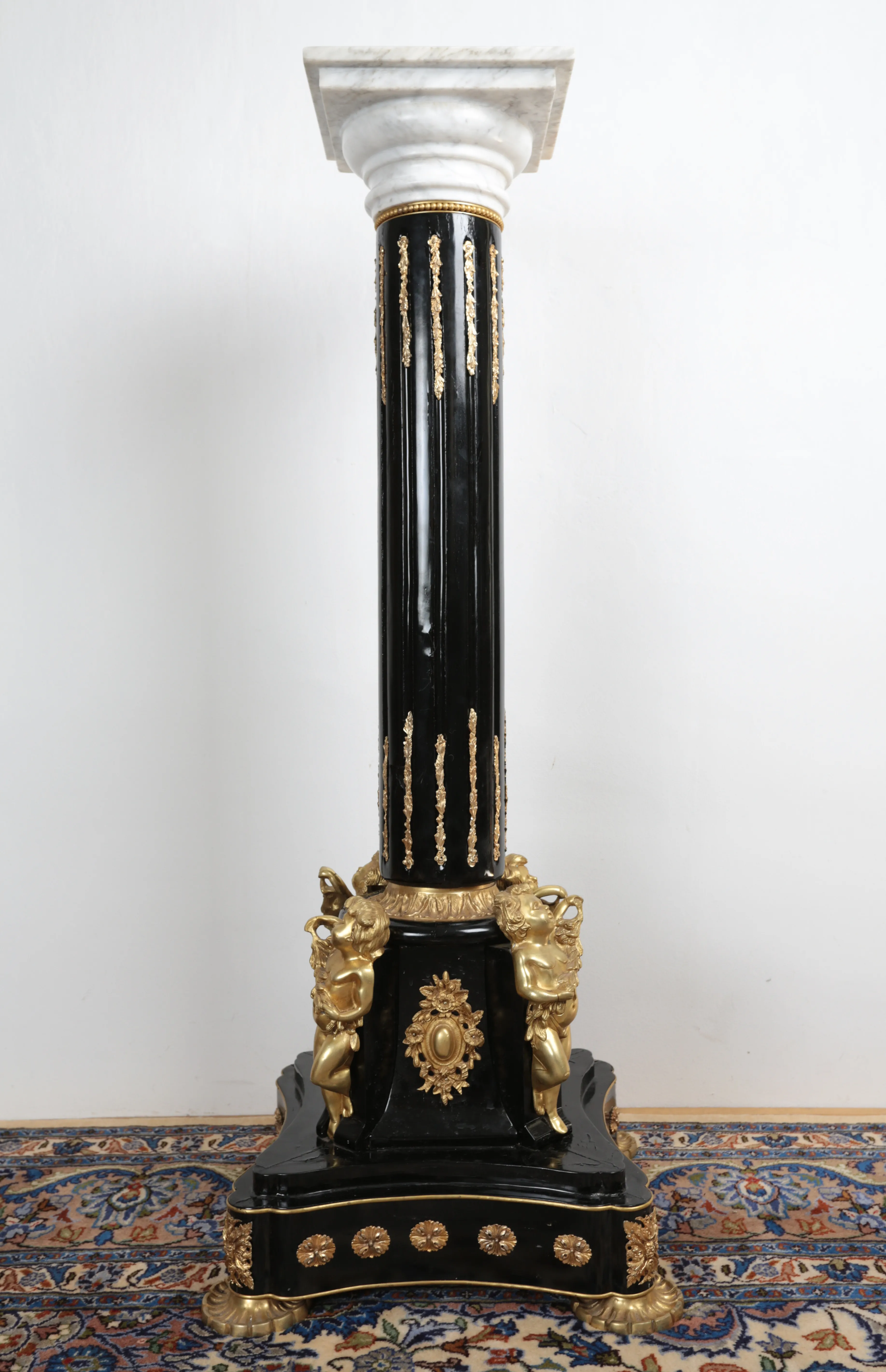 Zámecký / palácový podstavec s putti - 2
