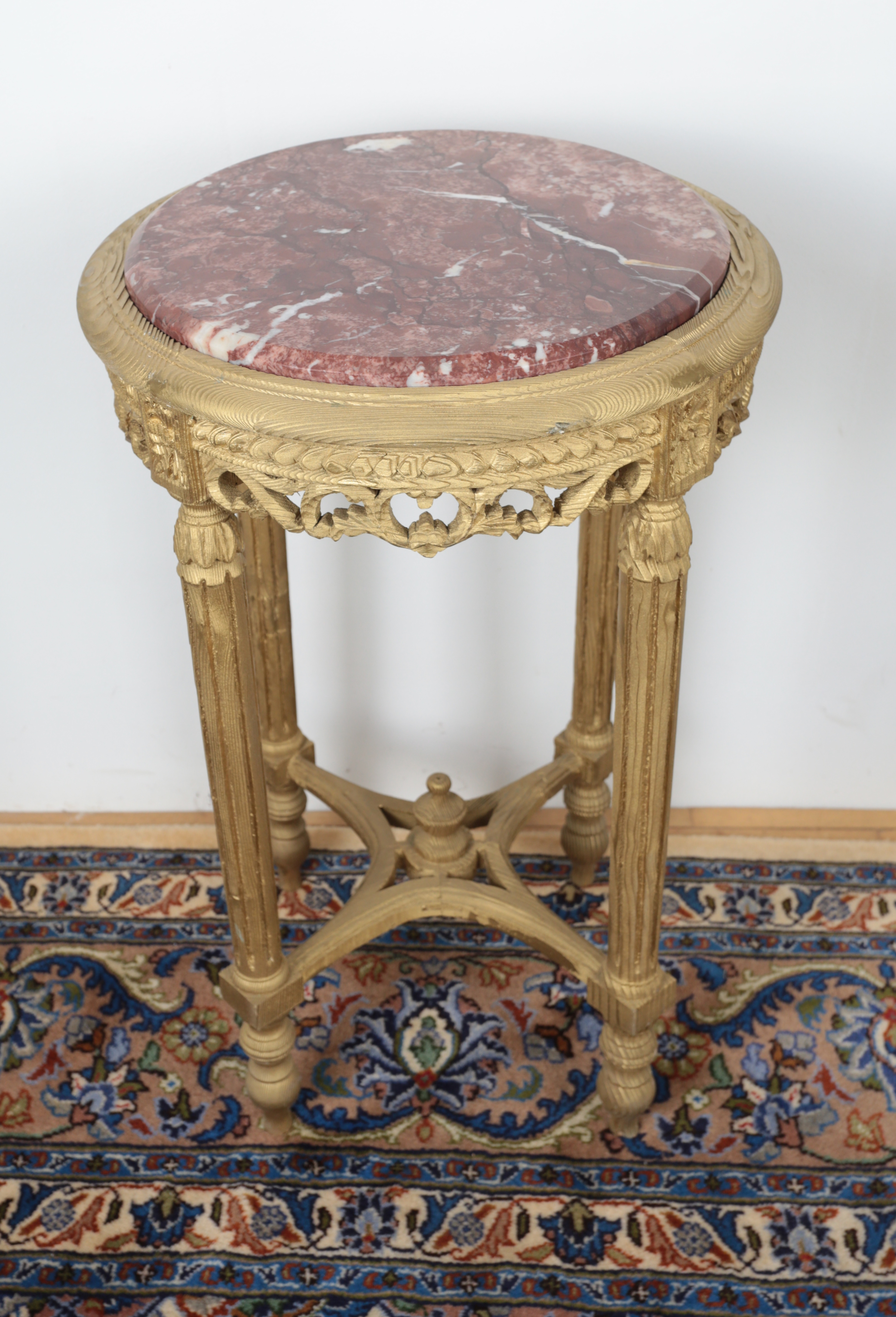 Kulatý odkládací stolek ve stylu Ludvíka XVI