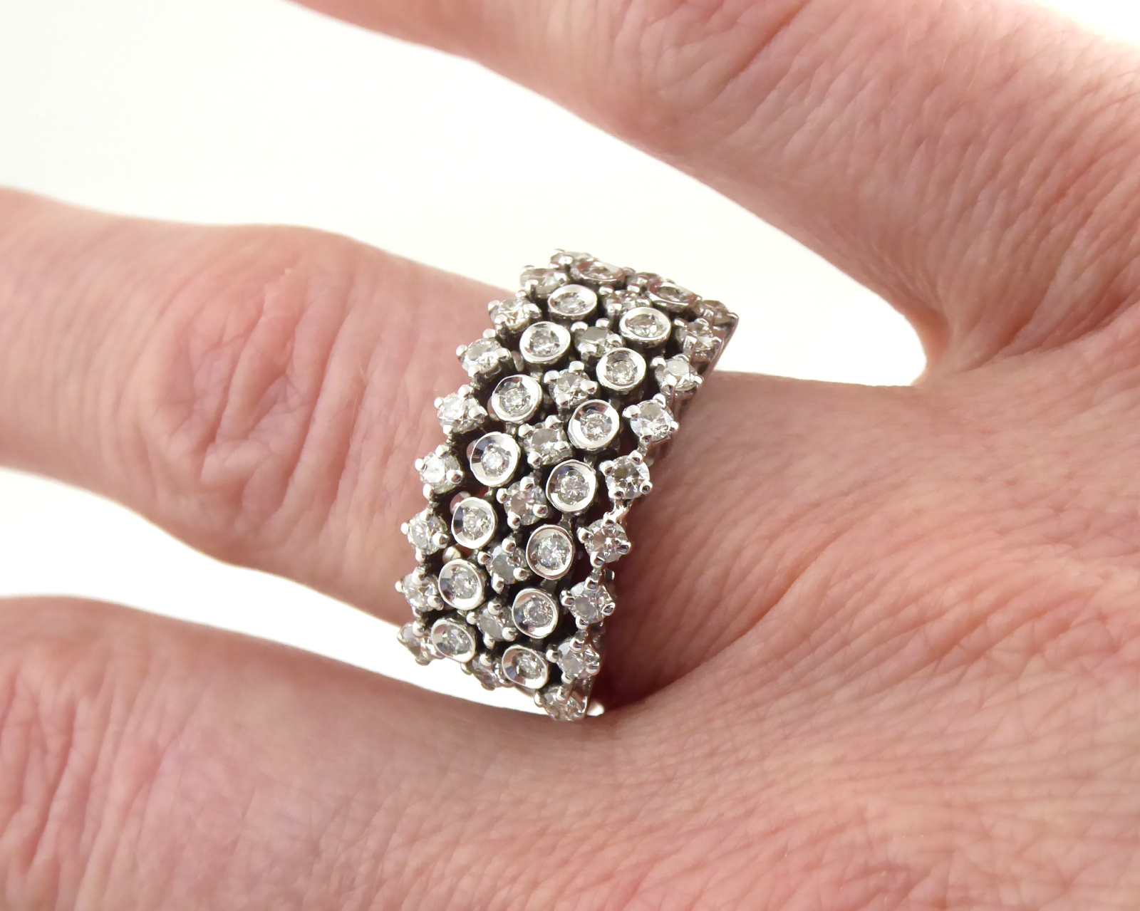 Prsten s 43 přírodními diamanty – 1,05 ct
