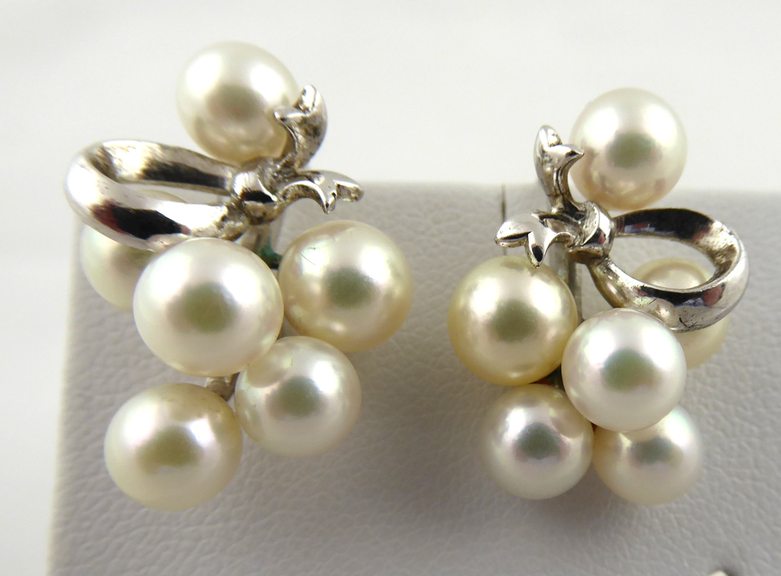 Mikimoto, Japonsko – Náušnice s 12 mořskými perlami