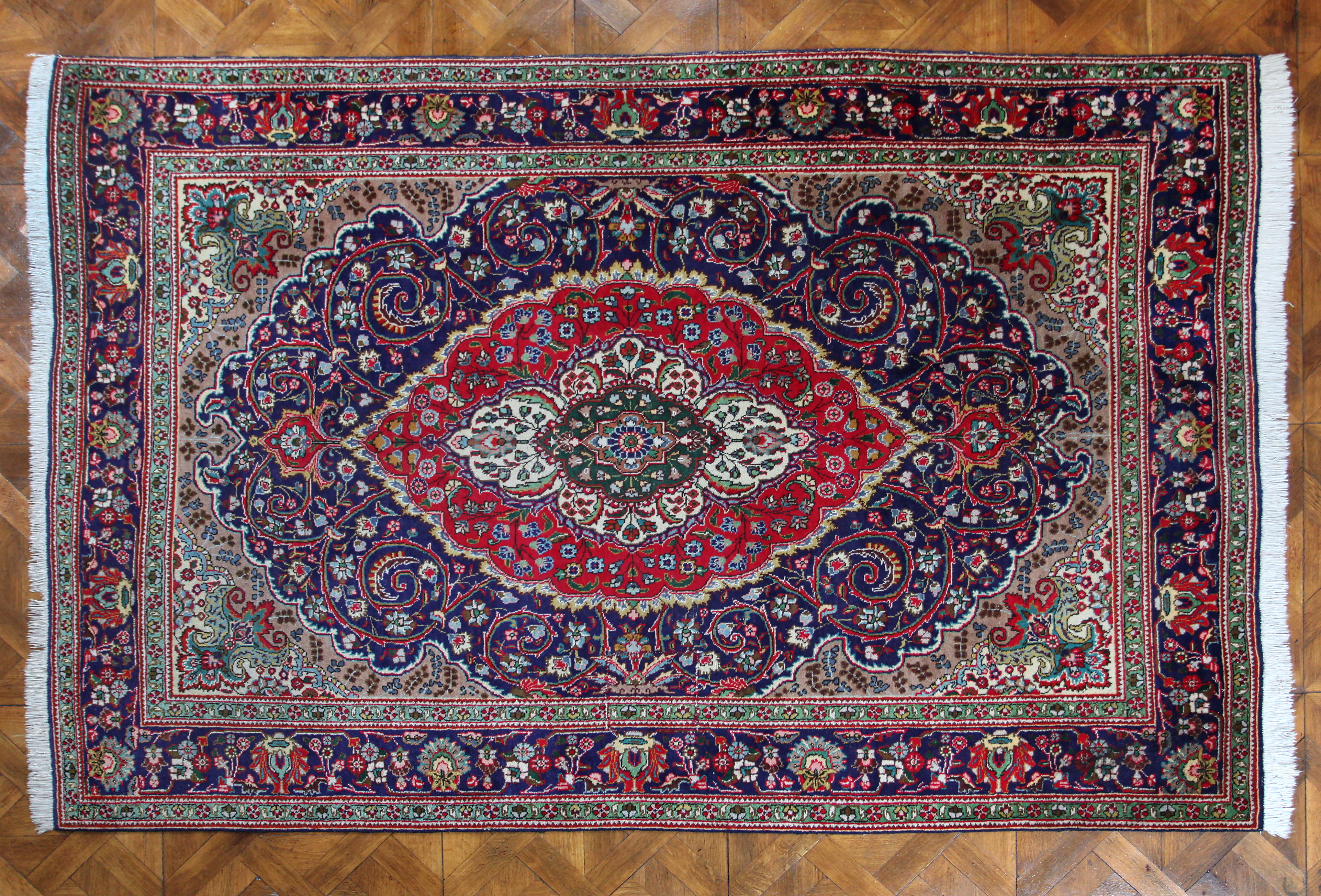 Ručně vázaný orientální koberec 305 x 205 cm