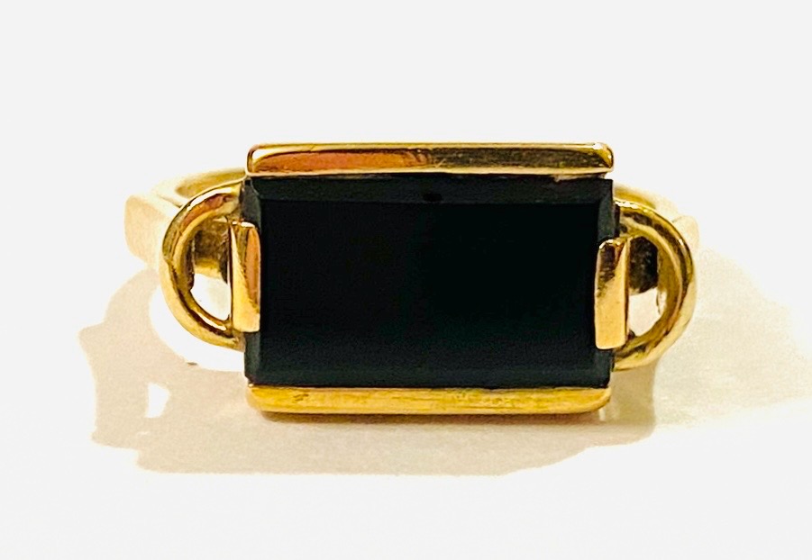 Zlatý pánský art-deco prsten s onyxem