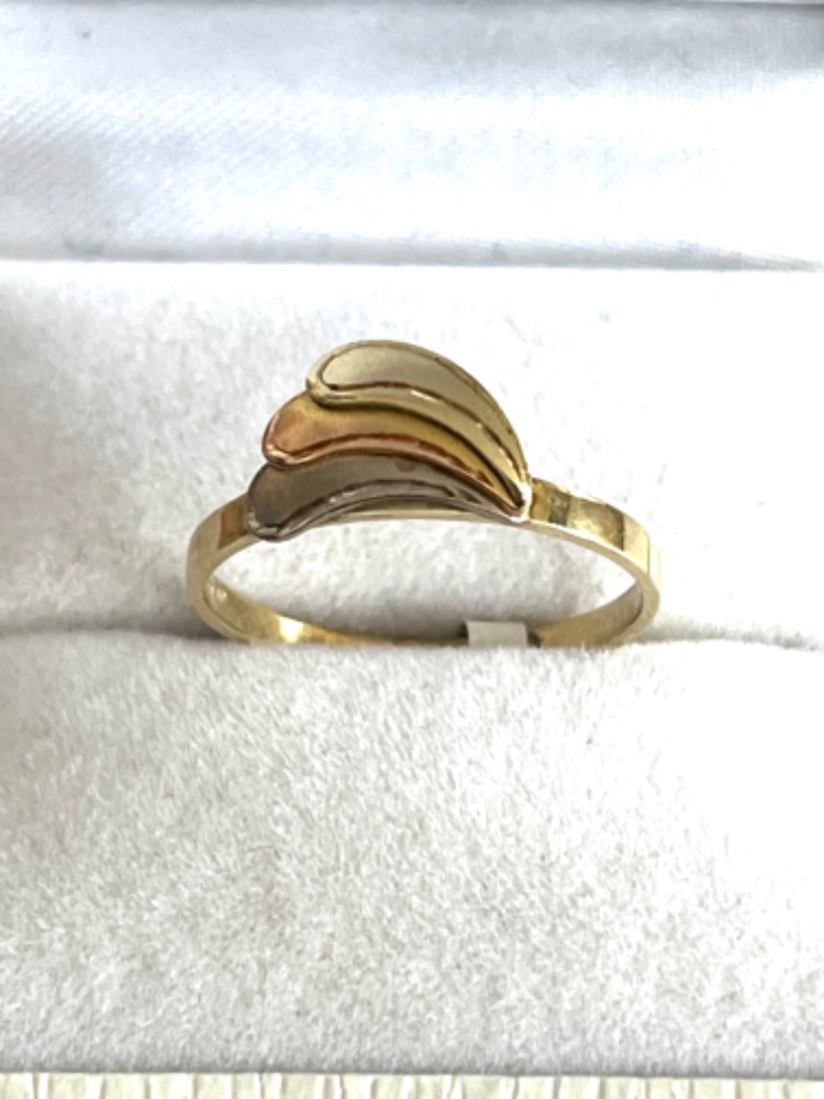 Zlatý prsten ze 14 karátového zlata