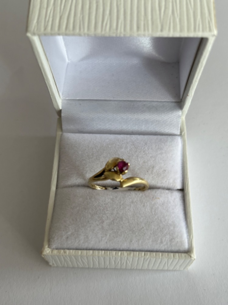 Zlatý prsten ze žlutého 14 karátového zlata -punc Čejka