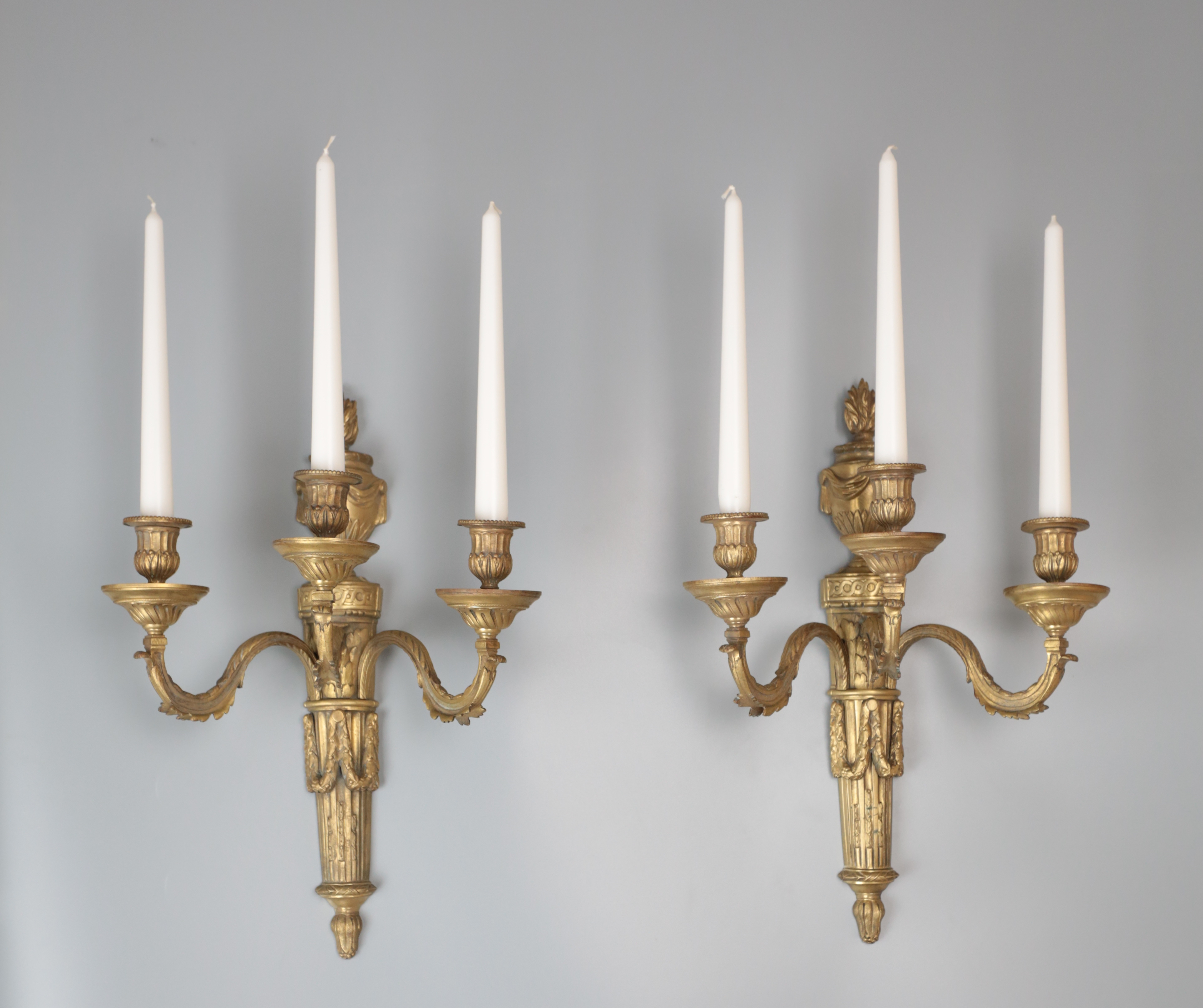 Párové neoklasicistní nástěnné svícny Mazarin