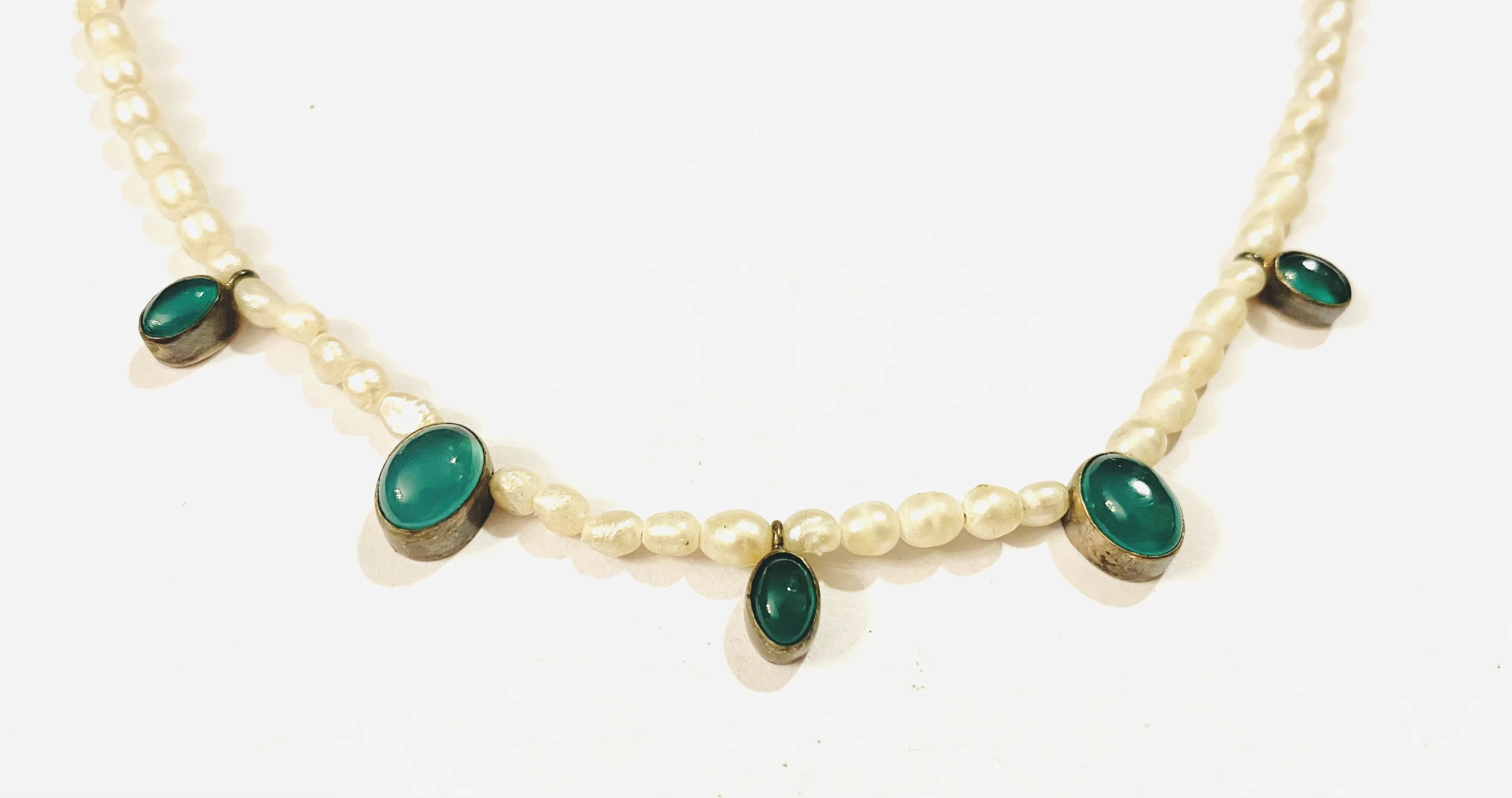 Perlový náhrdelník se stříbrnými ověsky s chalcedony - 2