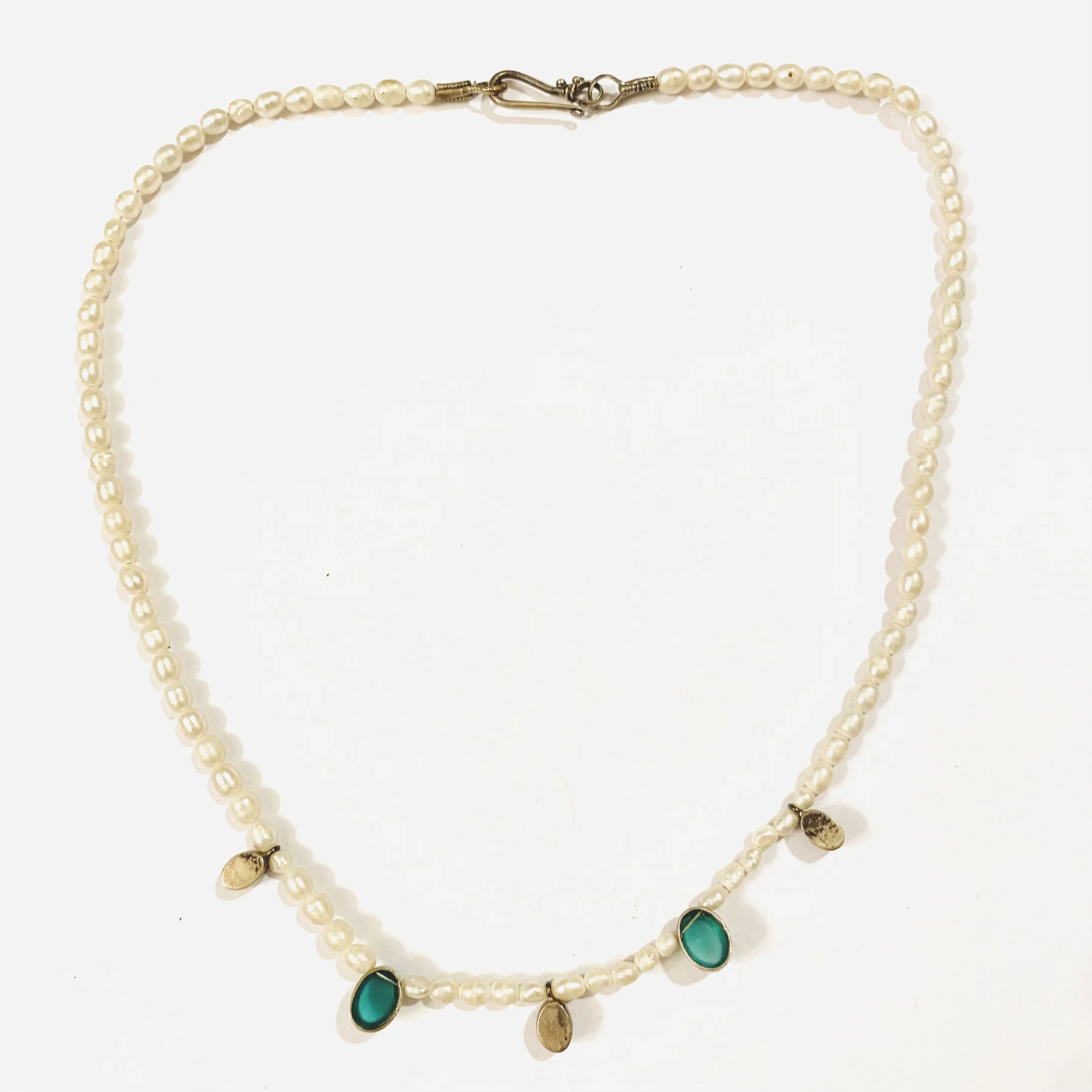 Perlový náhrdelník se stříbrnými ověsky s chalcedony - 4