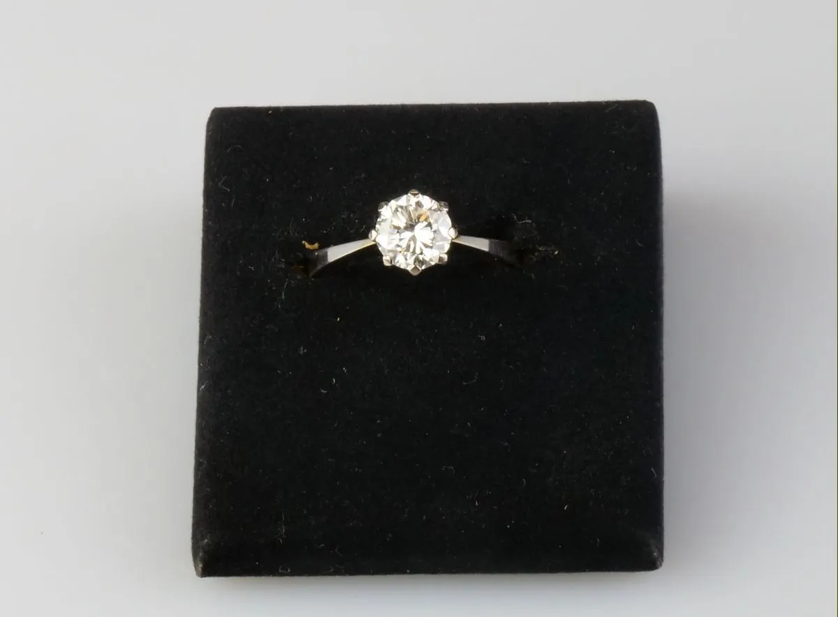 Zlatý prsten s kvalitním diamantem - 5